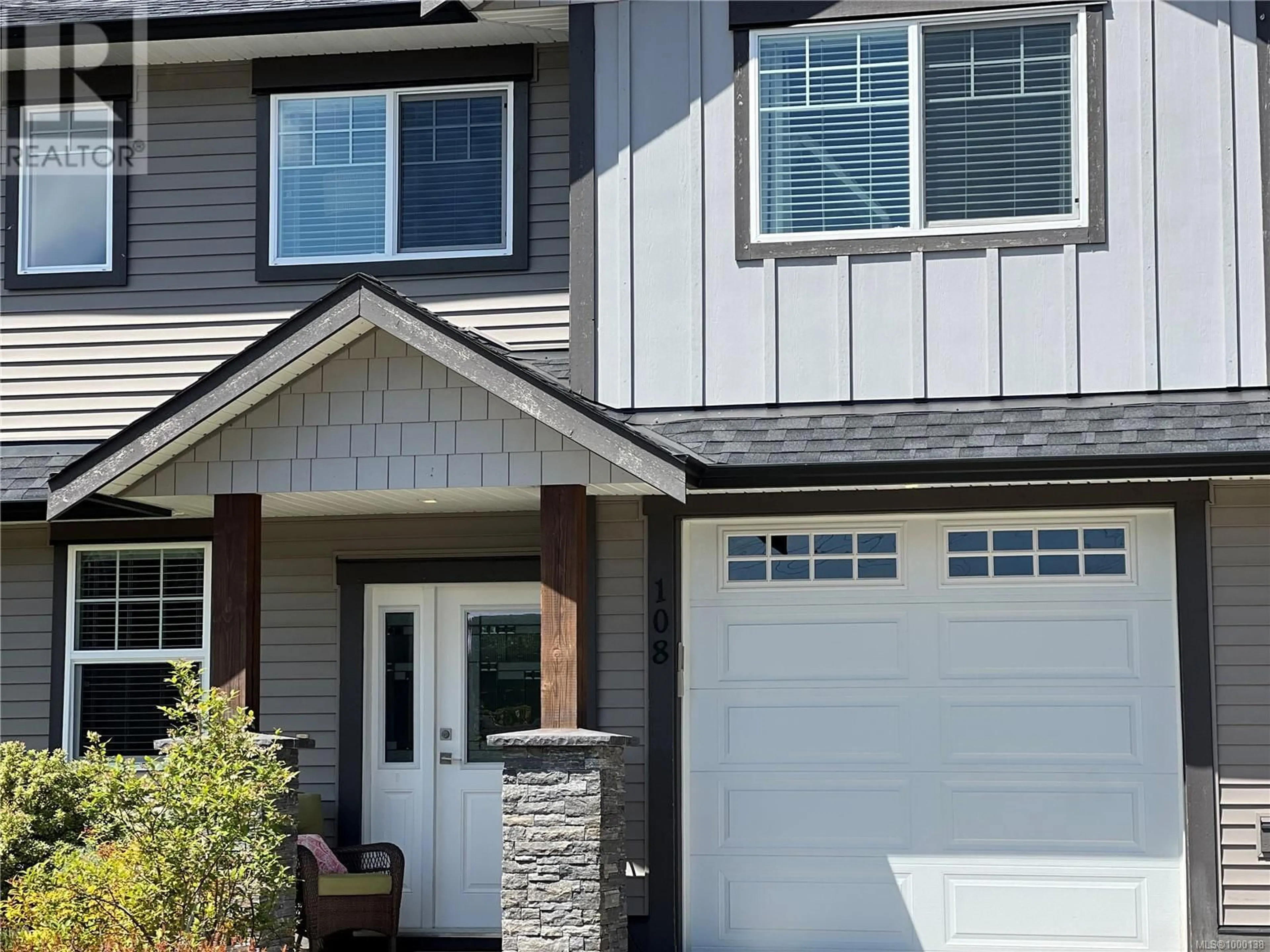 Home with vinyl exterior material, street for 108 - 2077 20TH STREET, Courtenay British Columbia V9N0G2