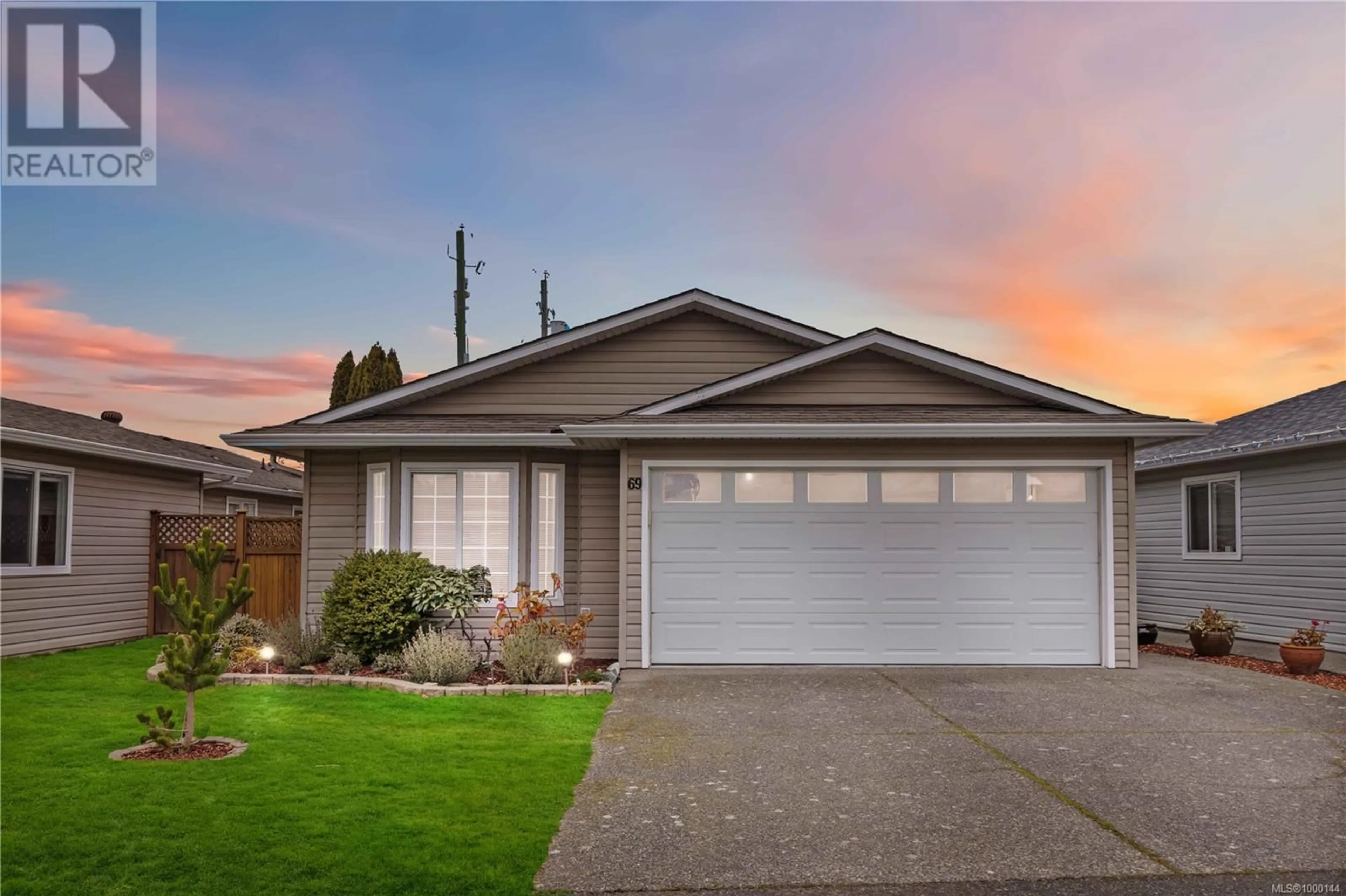 Home with vinyl exterior material, street for 69 - 7570 TETAYUT ROAD, Central Saanich British Columbia V8M2H4