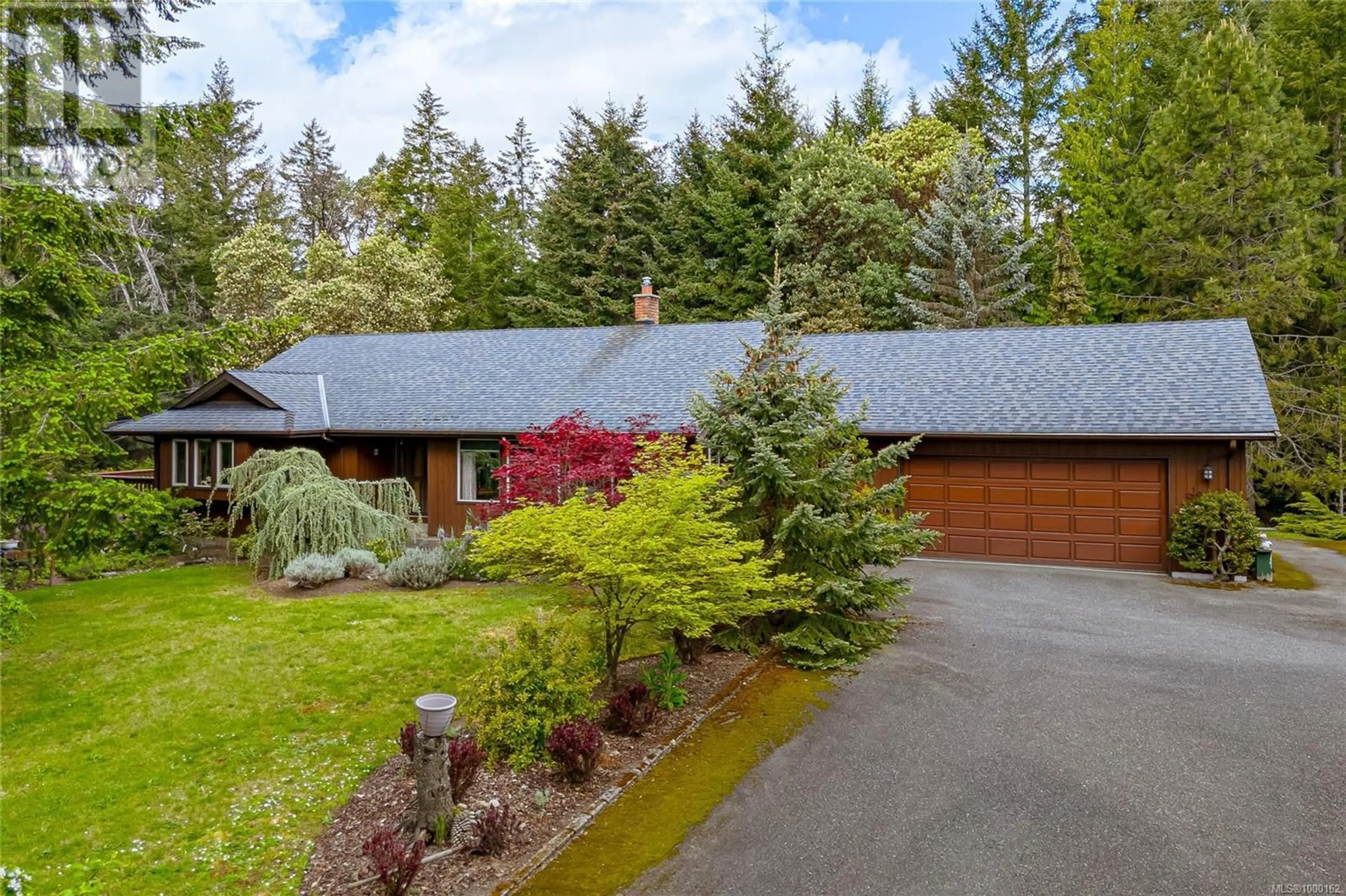 A pic from outside/outdoor area/front of a property/back of a property/a pic from drone, unknown for 685 MEREDITH ROAD, Mill Bay British Columbia V8H1E6