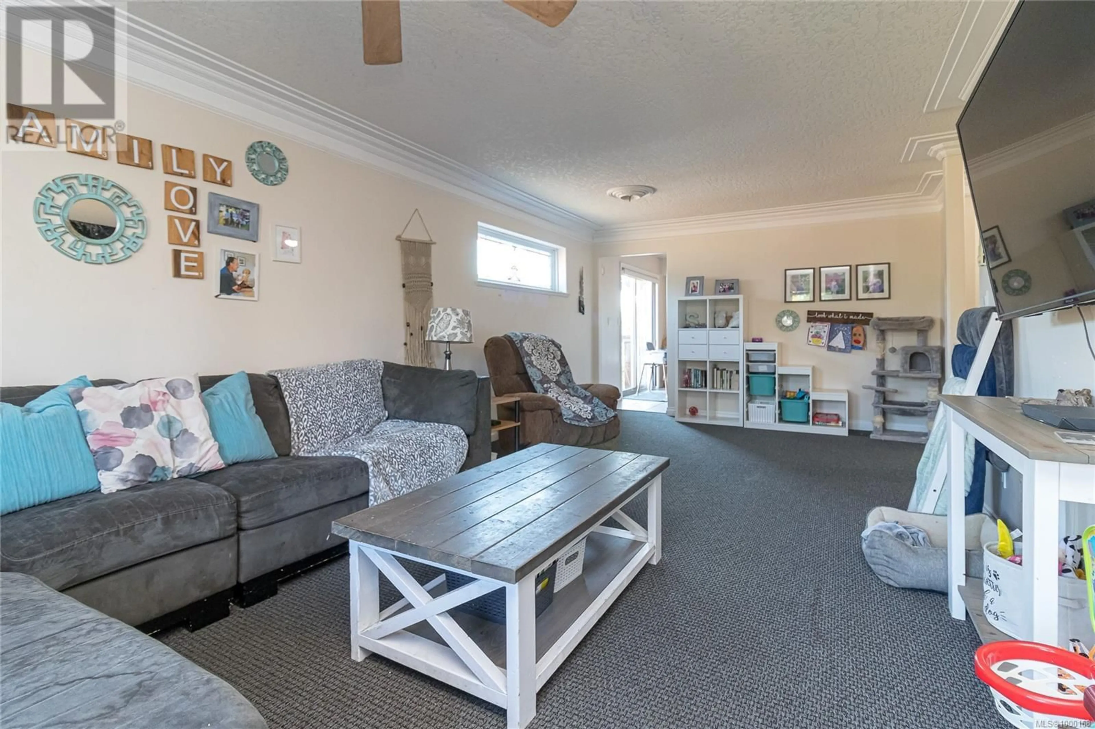 Living room with furniture, unknown for 100 BURNETT ROAD, View Royal British Columbia V9B2X8