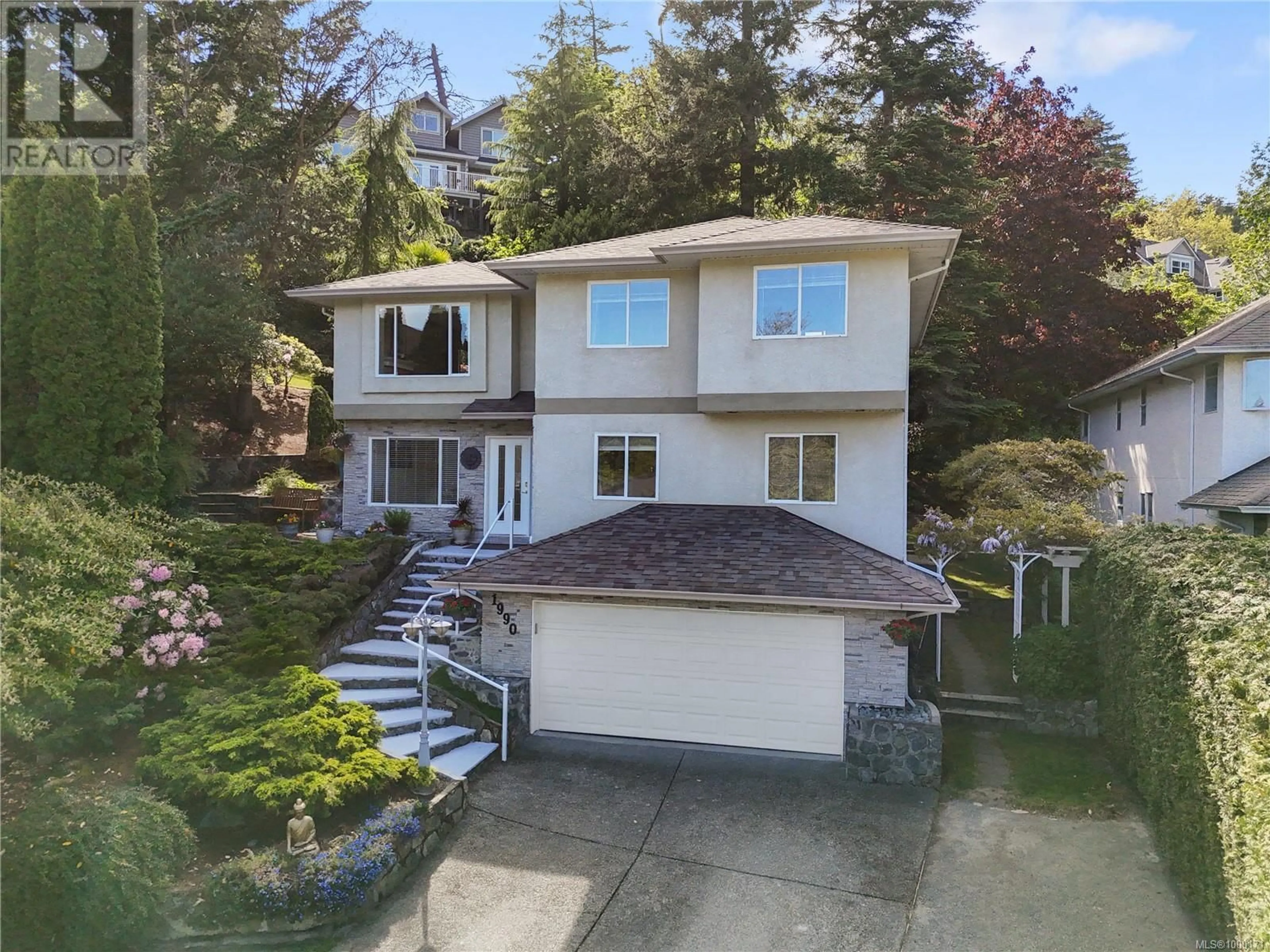 A pic from outside/outdoor area/front of a property/back of a property/a pic from drone, unknown for 1990 CHALMERS COURT, View Royal British Columbia V9B6J2