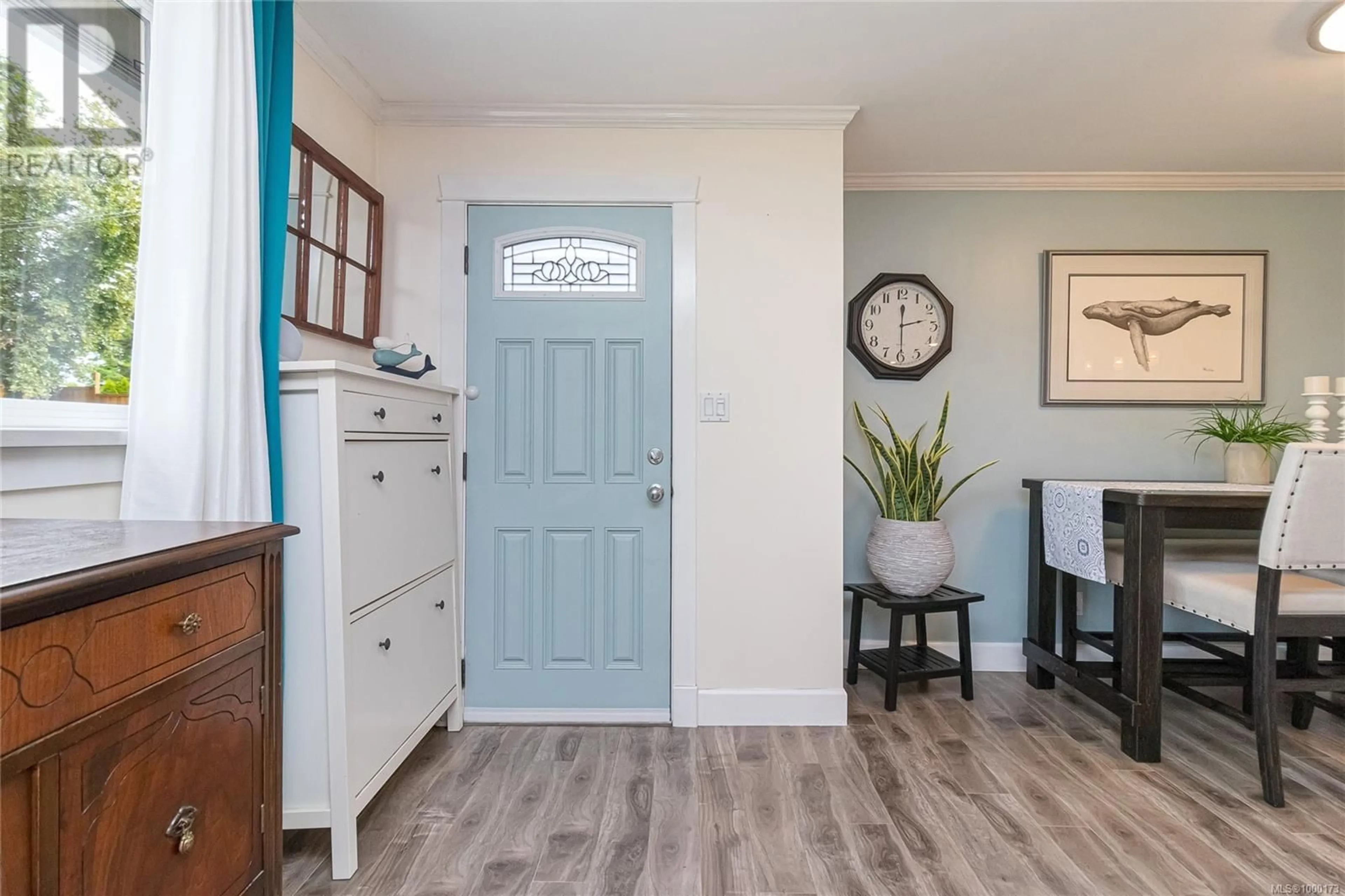Indoor entryway for 7032 WEST SAANICH ROAD, Central Saanich British Columbia V8M1G8
