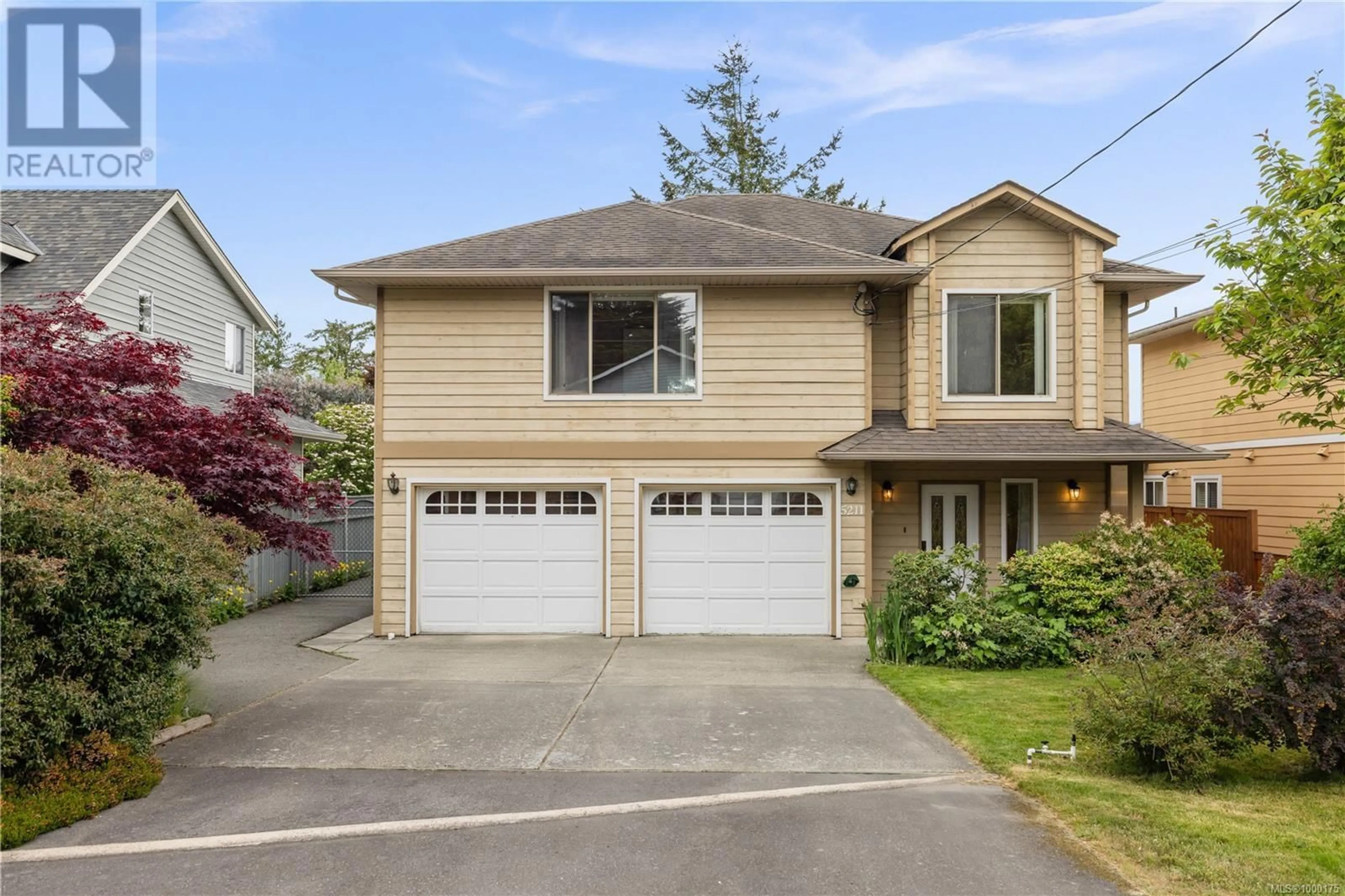 Home with vinyl exterior material, street for 5211 SARK ROAD, Saanich British Columbia V8Y2M4