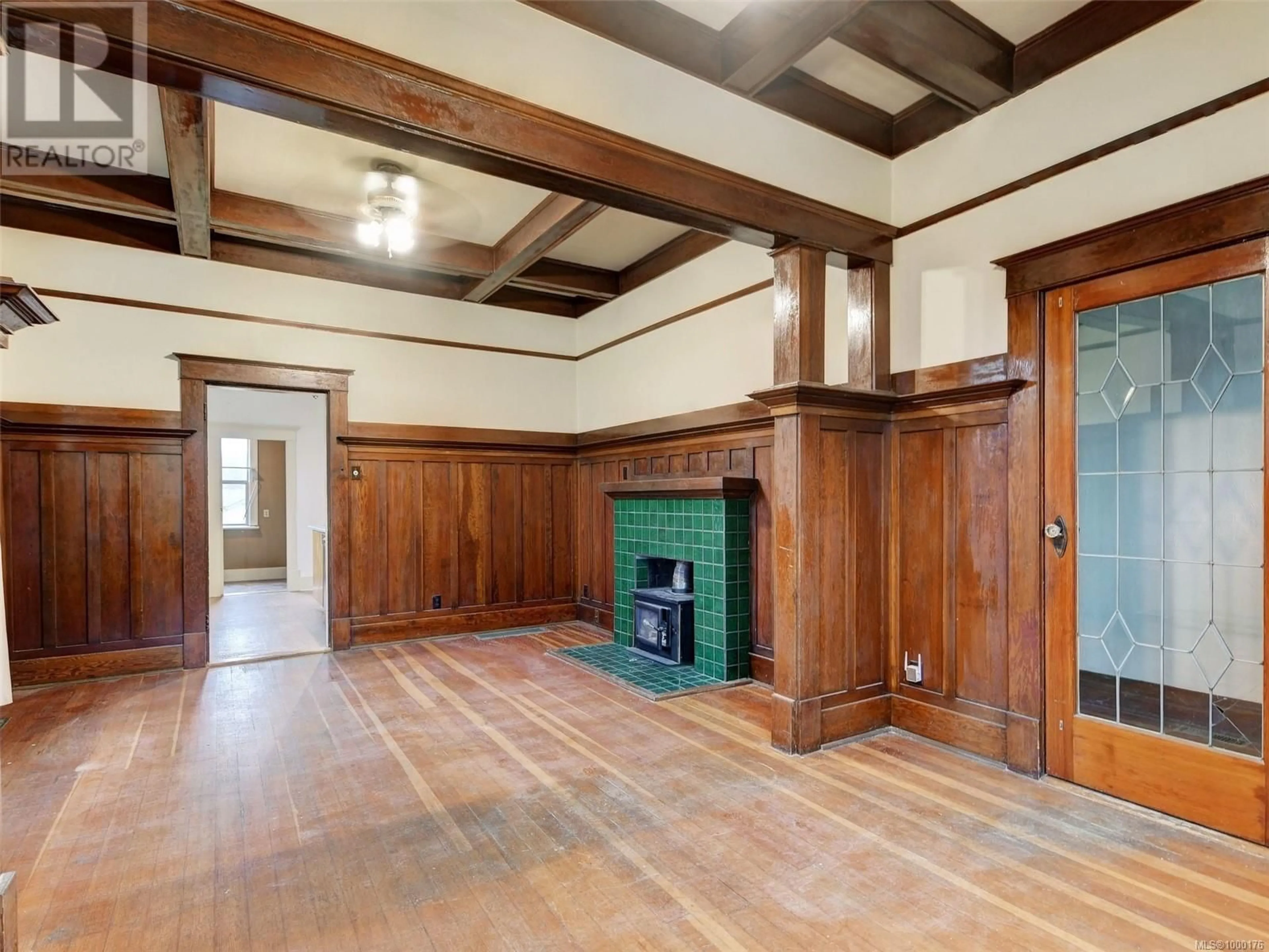 Indoor foyer for 890 LAMPSON STREET, Esquimalt British Columbia V9A6B5
