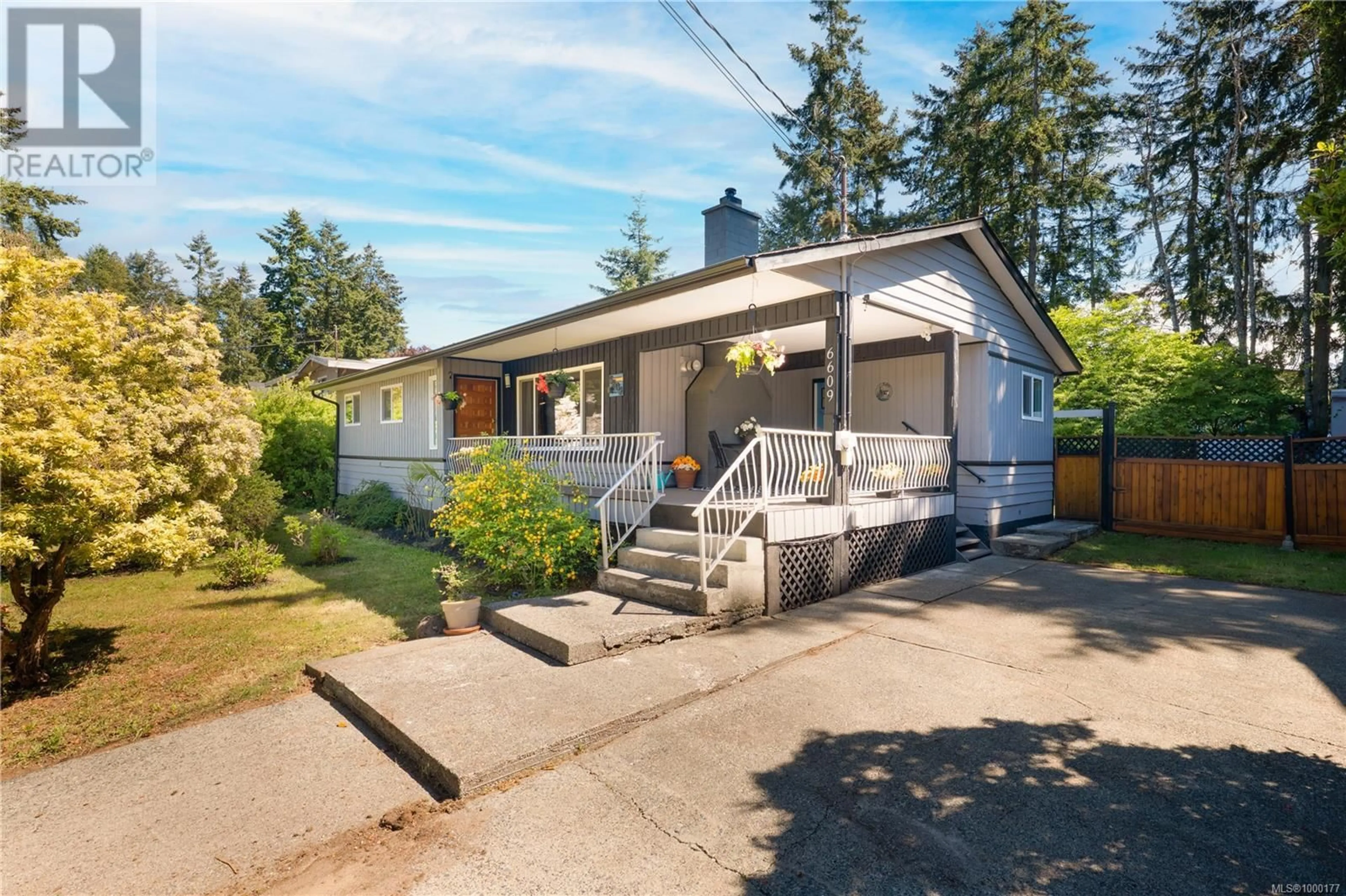 Home with vinyl exterior material, street for 6609 SOUTHAMPTON ROAD, Nanaimo British Columbia V9V1A5