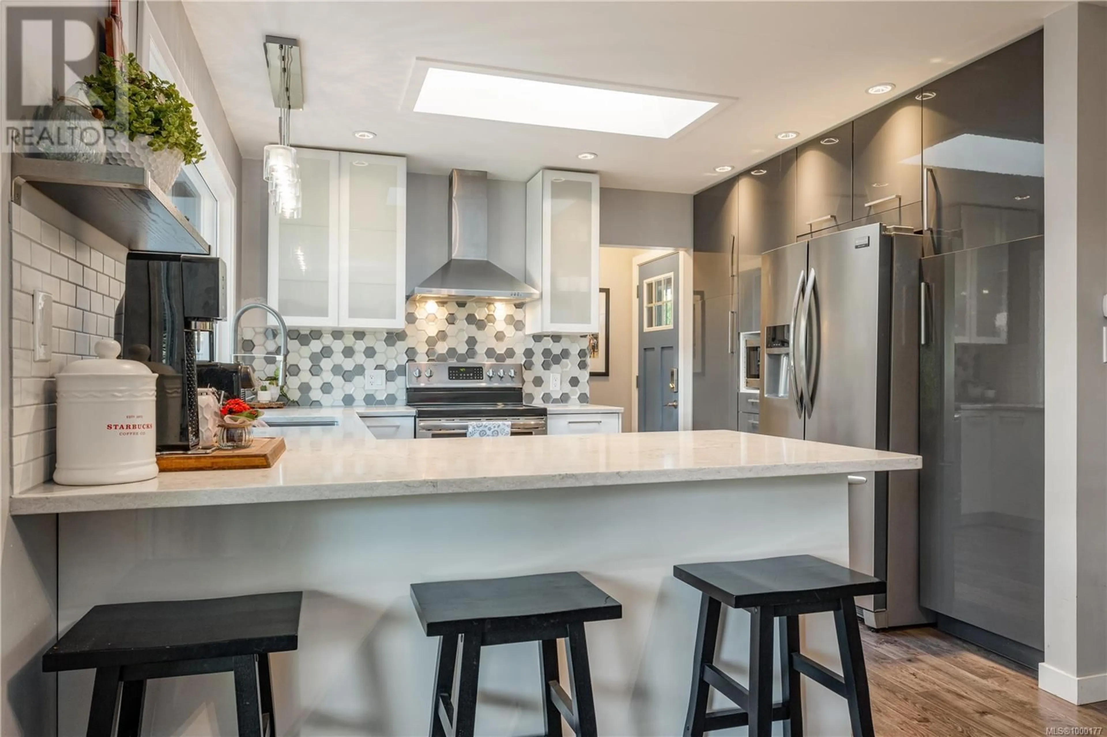 Contemporary kitchen, ceramic/tile floor for 6609 SOUTHAMPTON ROAD, Nanaimo British Columbia V9V1A5