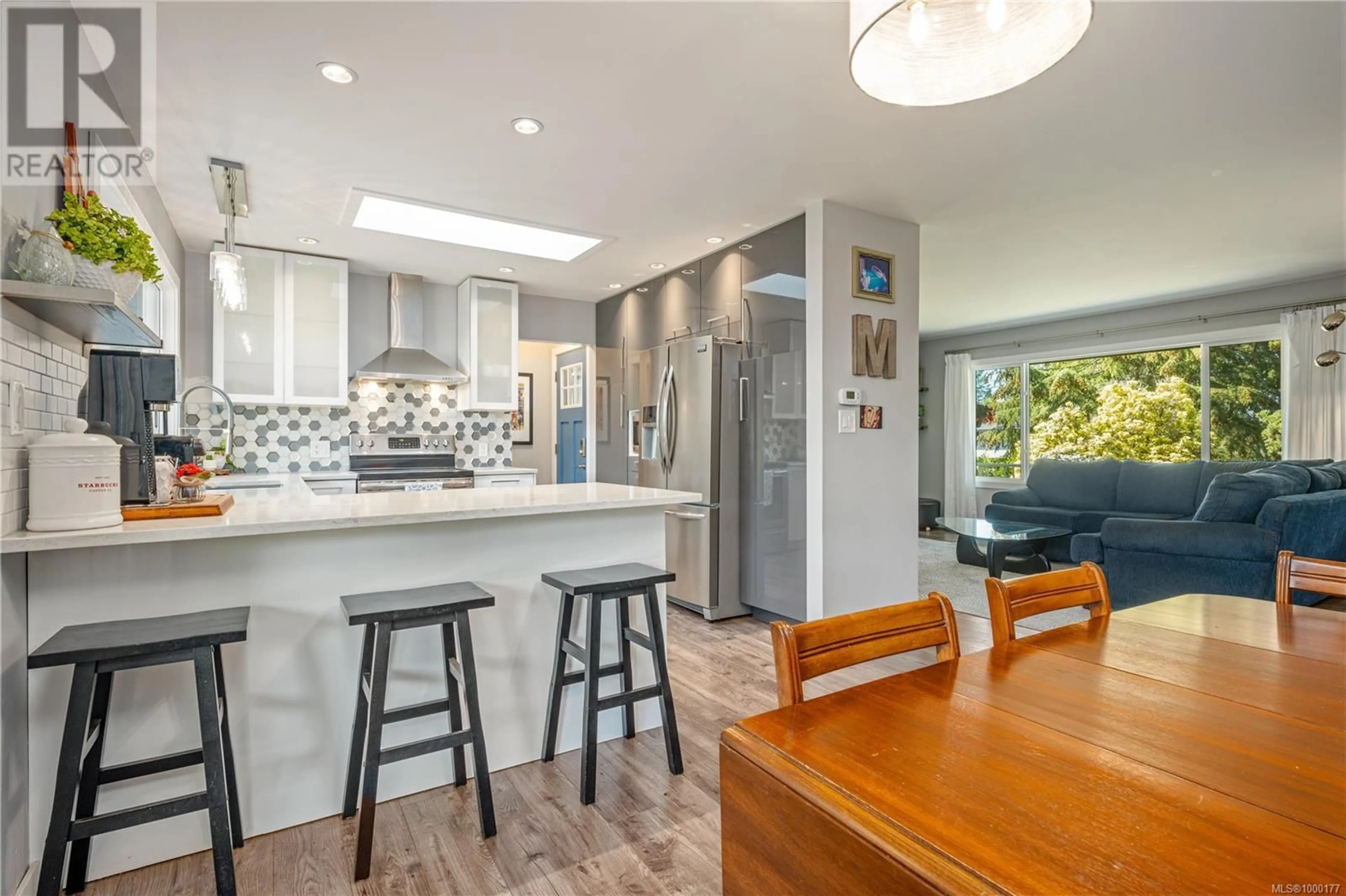 Open concept kitchen, ceramic/tile floor for 6609 SOUTHAMPTON ROAD, Nanaimo British Columbia V9V1A5