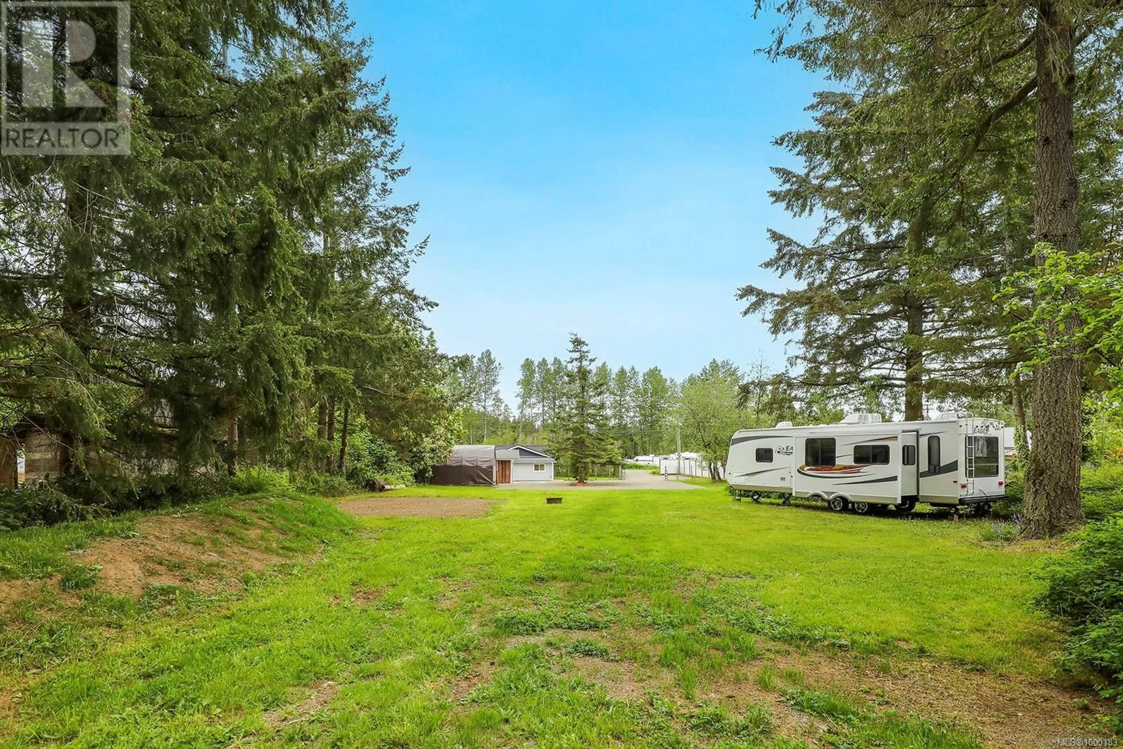 Patio, forest/trees view for 6645 ISLAND HIGHWAY NORTH, Merville British Columbia V0R2M0