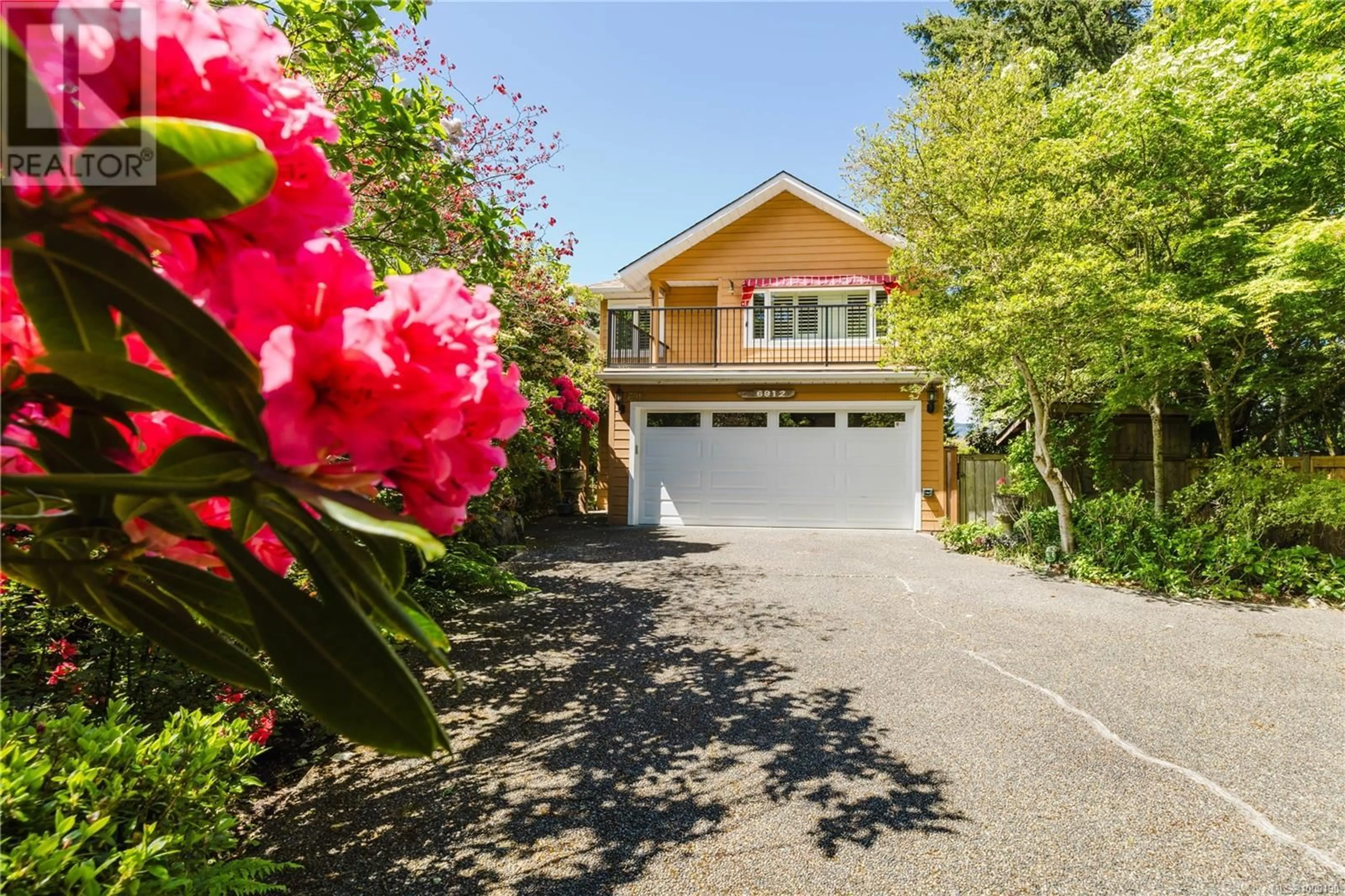 A pic from outside/outdoor area/front of a property/back of a property/a pic from drone, street for 6912 BAYSIDE PLACE, Central Saanich British Columbia V8M1B2