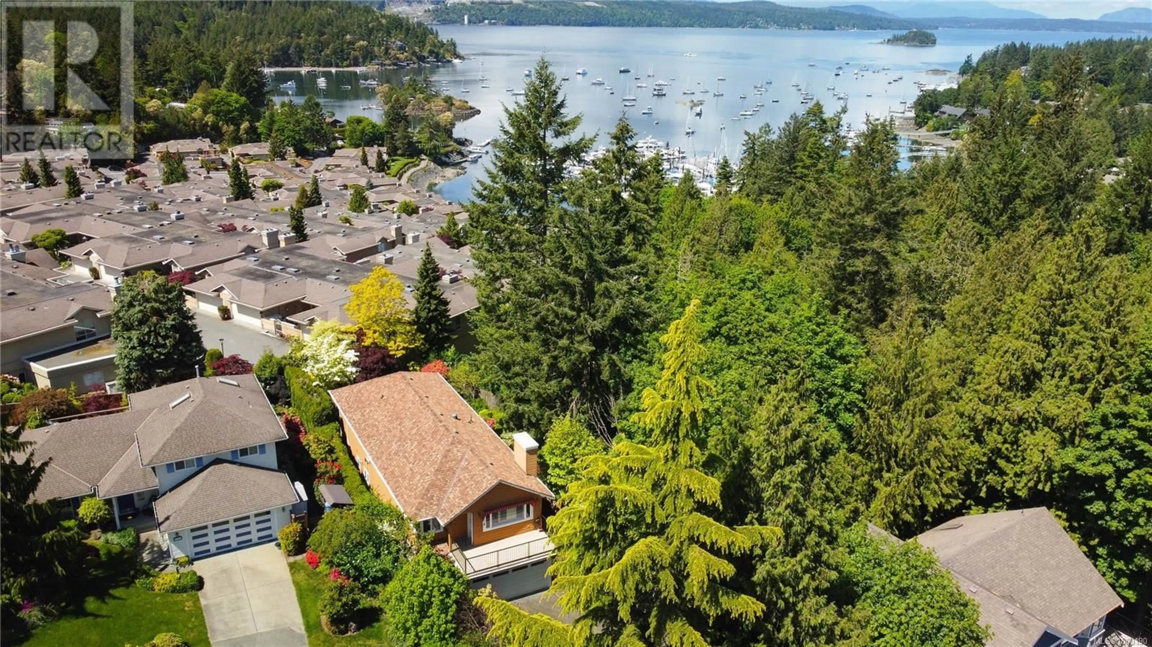 A pic from outside/outdoor area/front of a property/back of a property/a pic from drone, water/lake/river/ocean view for 6912 BAYSIDE PLACE, Central Saanich British Columbia V8M1B2