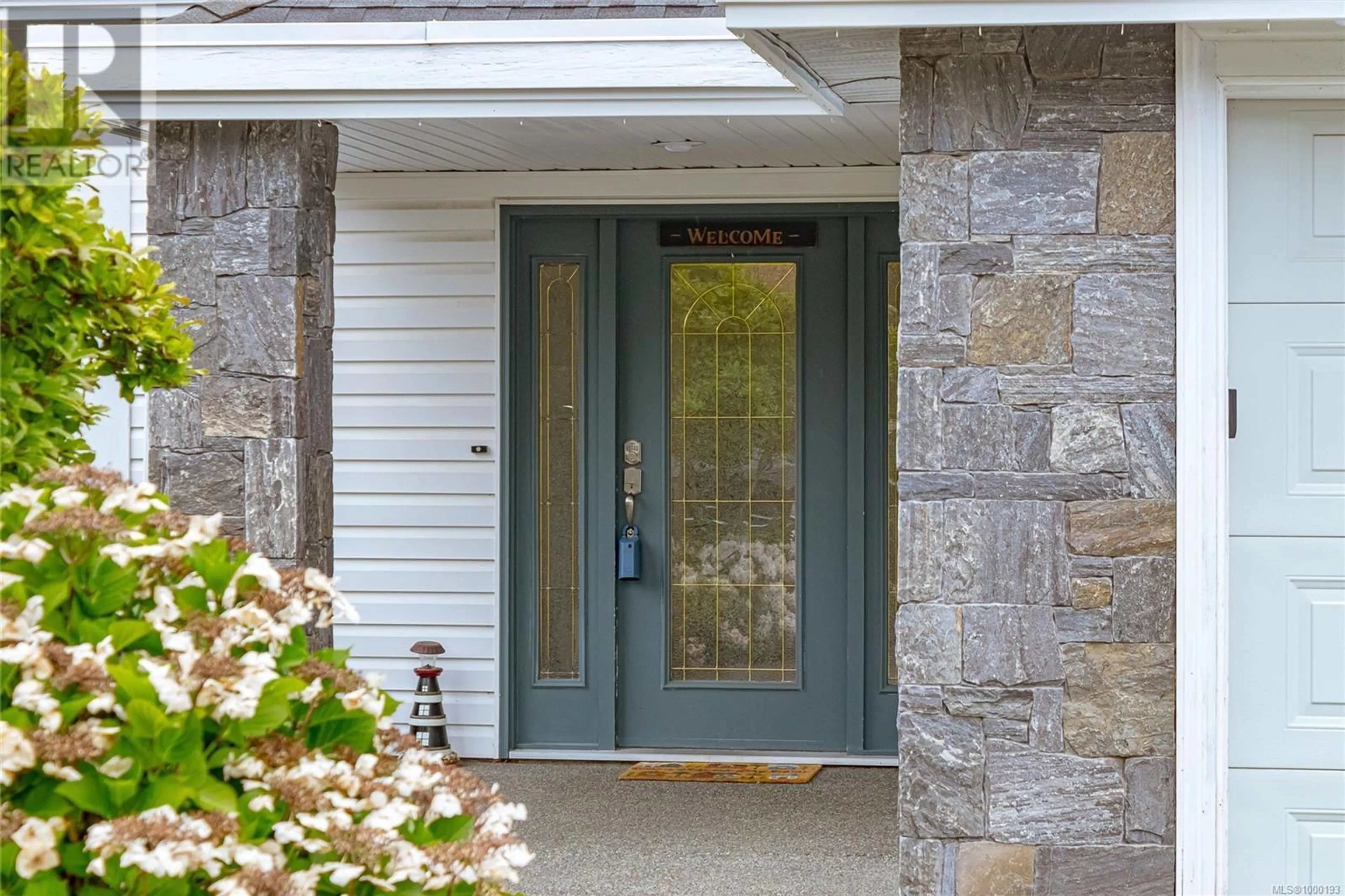 Indoor entryway for 600 NASSAU CRESCENT, Qualicum Beach British Columbia V9K1C4