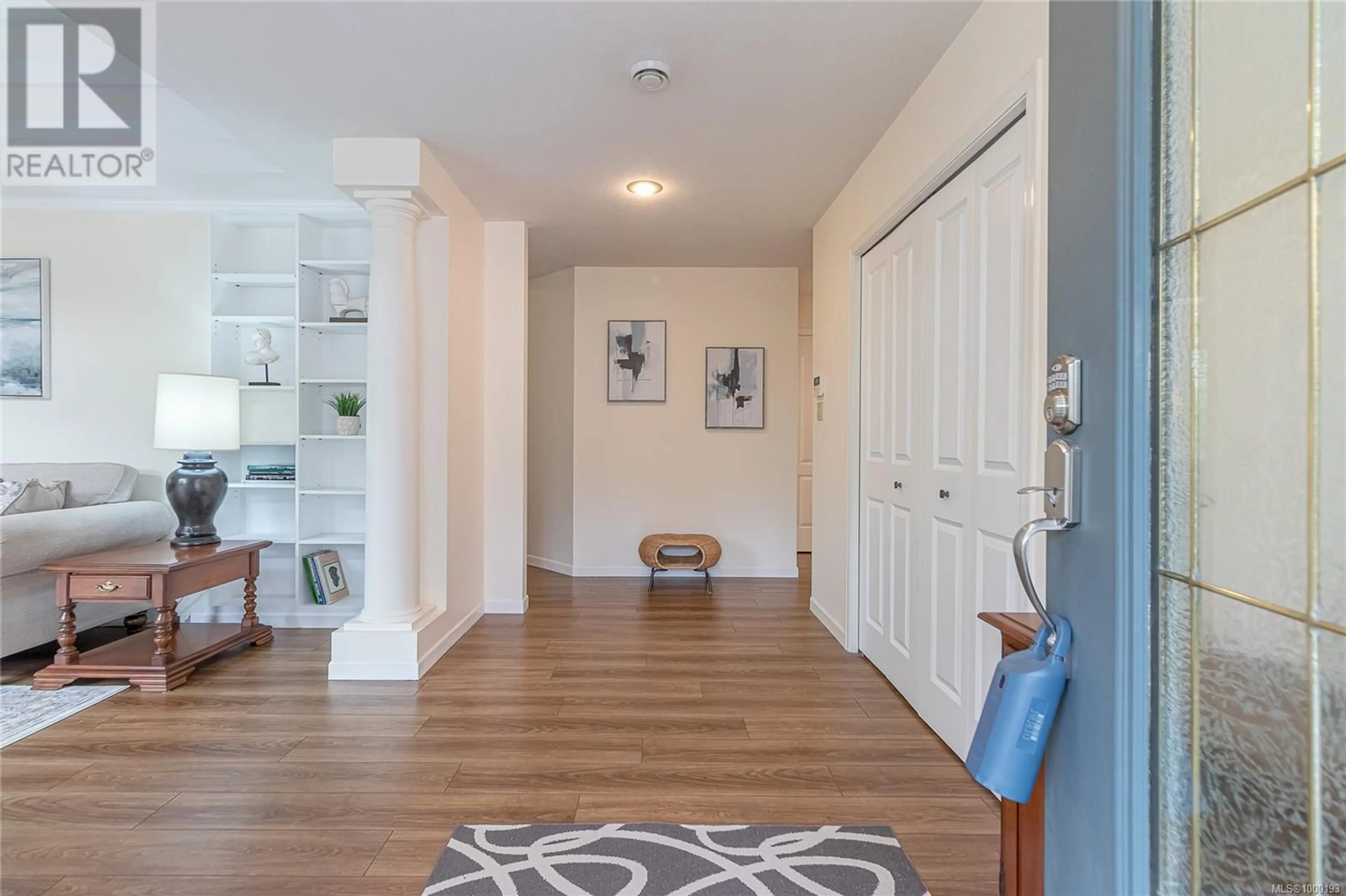 Indoor entryway for 600 NASSAU CRESCENT, Qualicum Beach British Columbia V9K1C4