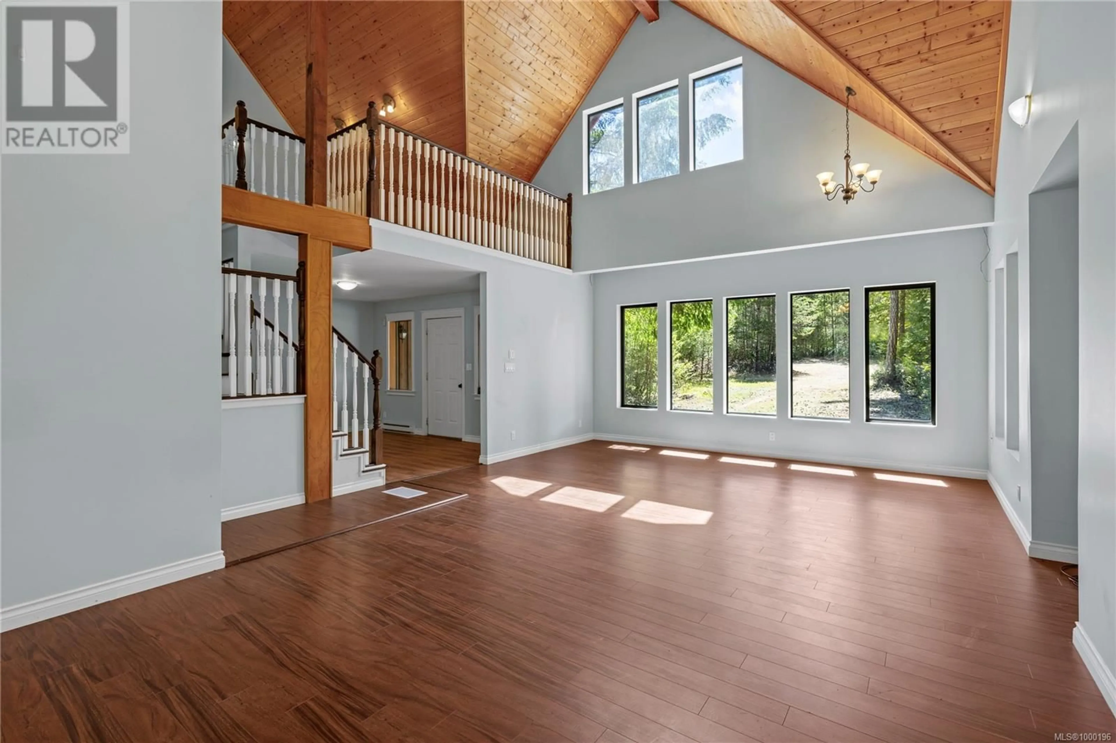 Indoor foyer for 6054 ISLAND HIGHWAY WEST, Qualicum Beach British Columbia V9K2E1