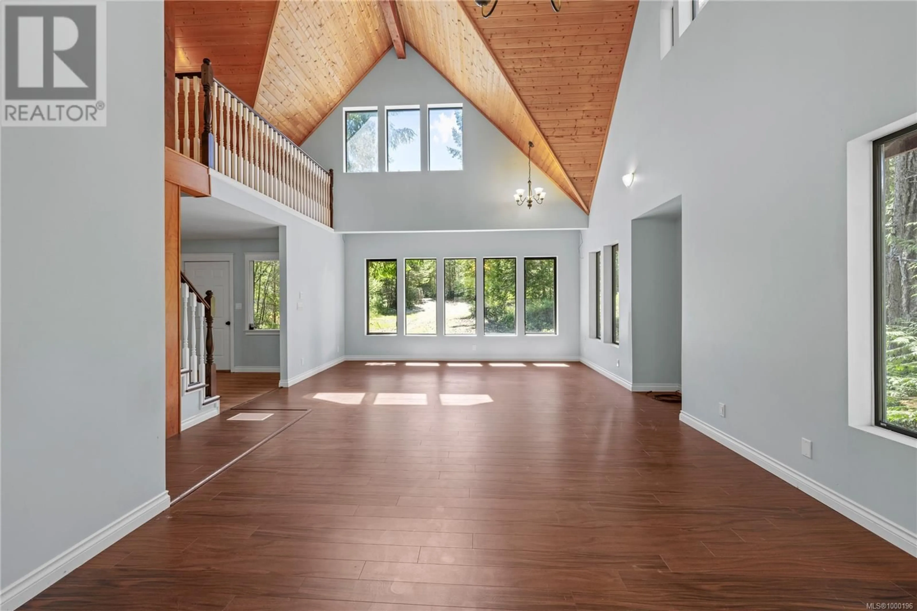Indoor foyer for 6054 ISLAND HIGHWAY WEST, Qualicum Beach British Columbia V9K2E1