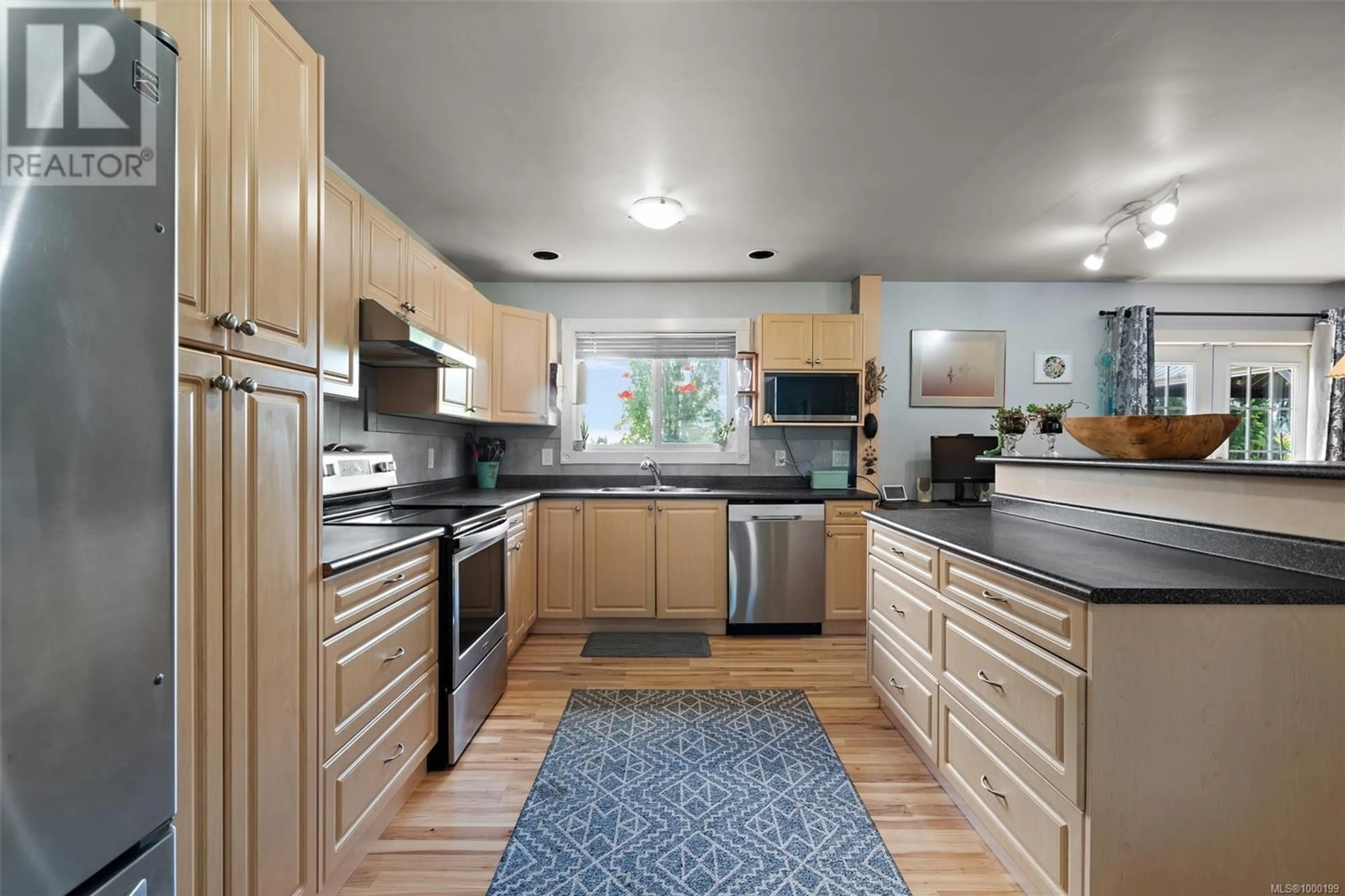 Standard kitchen, unknown for 2114 JAHN PLACE, Sidney British Columbia V8L4T3