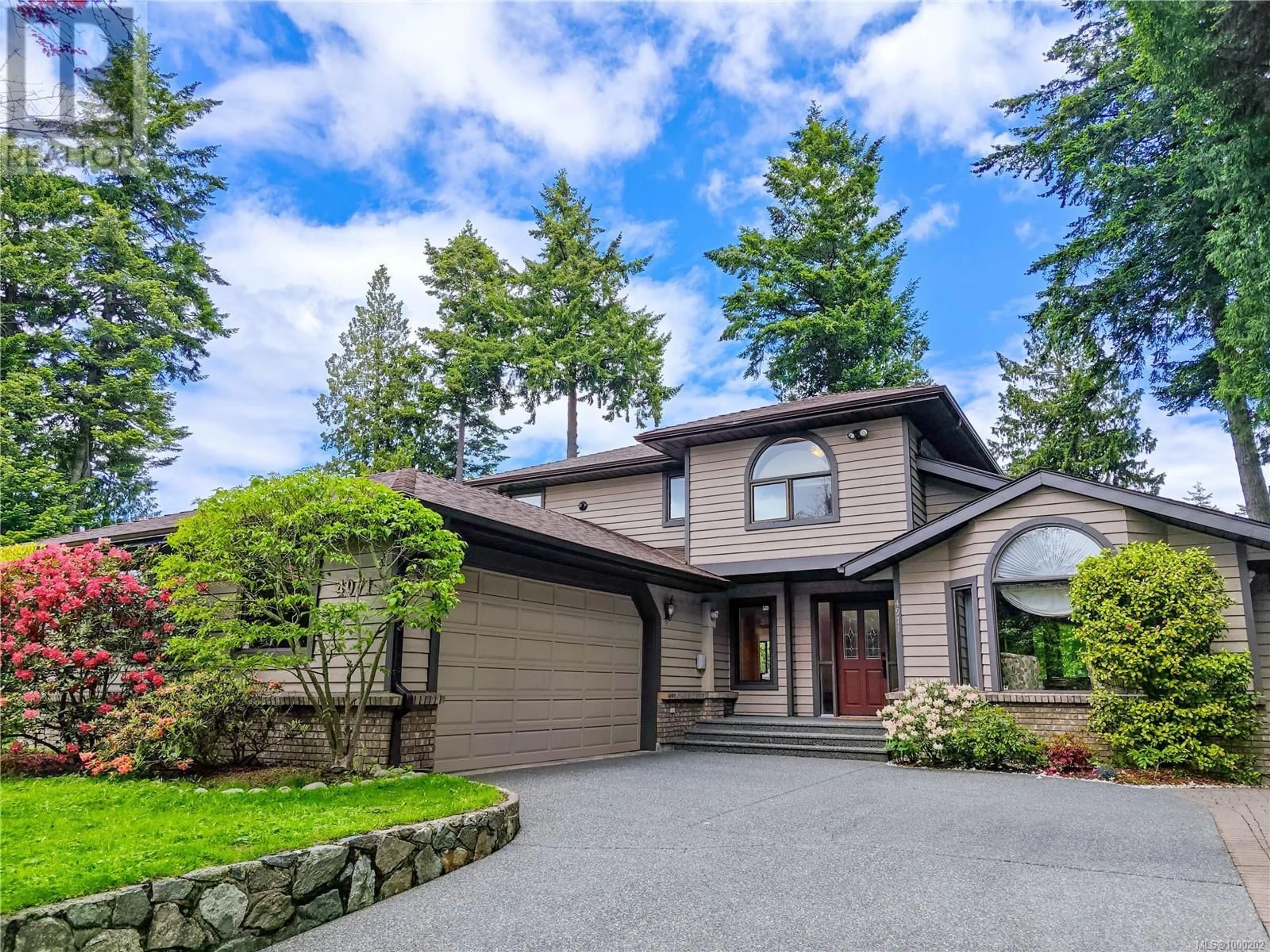 Home with vinyl exterior material, street for 4971 HIGHGATE ROAD, Saanich British Columbia V8Y1V9