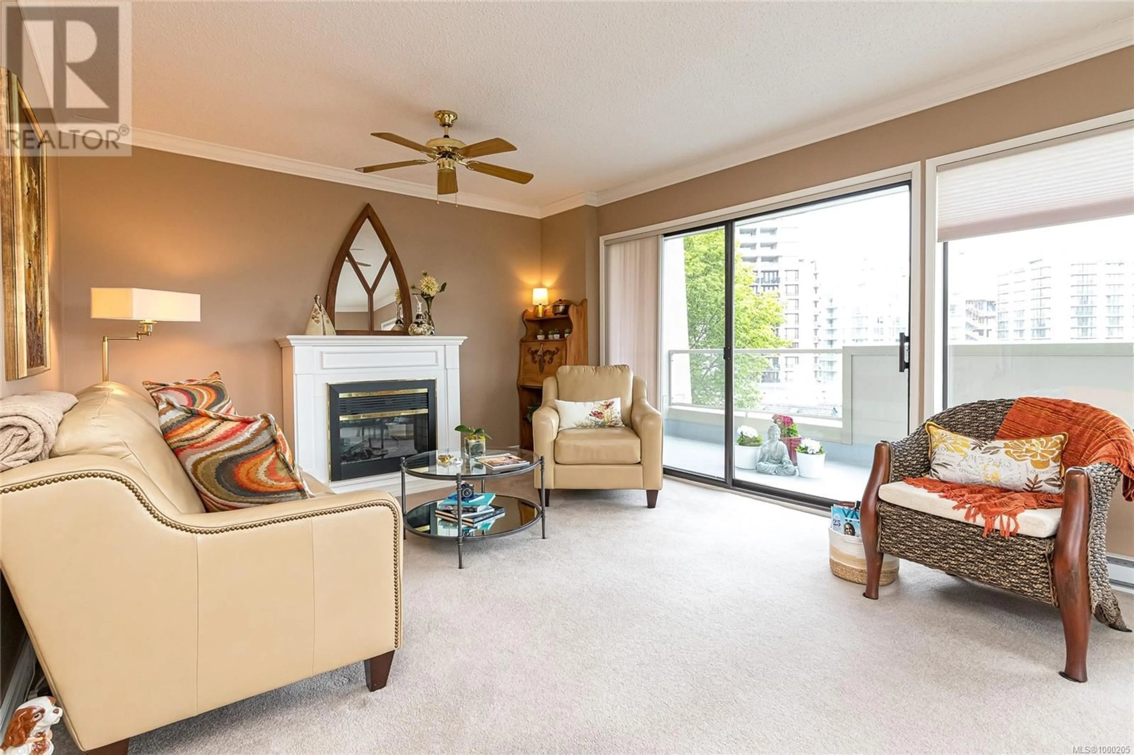 Living room with furniture, unknown for 603 - 819 BURDETT AVENUE, Victoria British Columbia V8W1B3