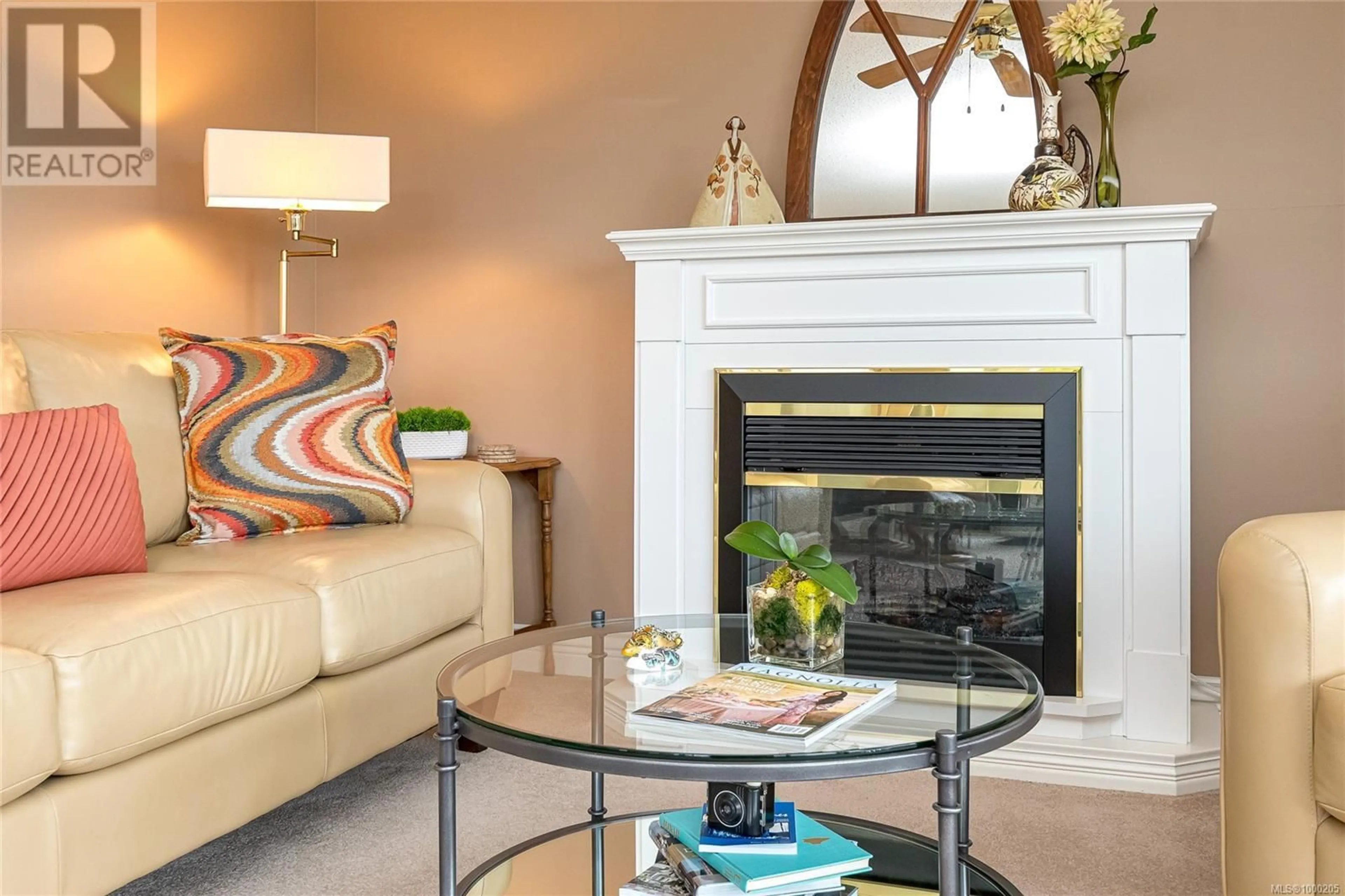 Living room with furniture, unknown for 603 - 819 BURDETT AVENUE, Victoria British Columbia V8W1B3