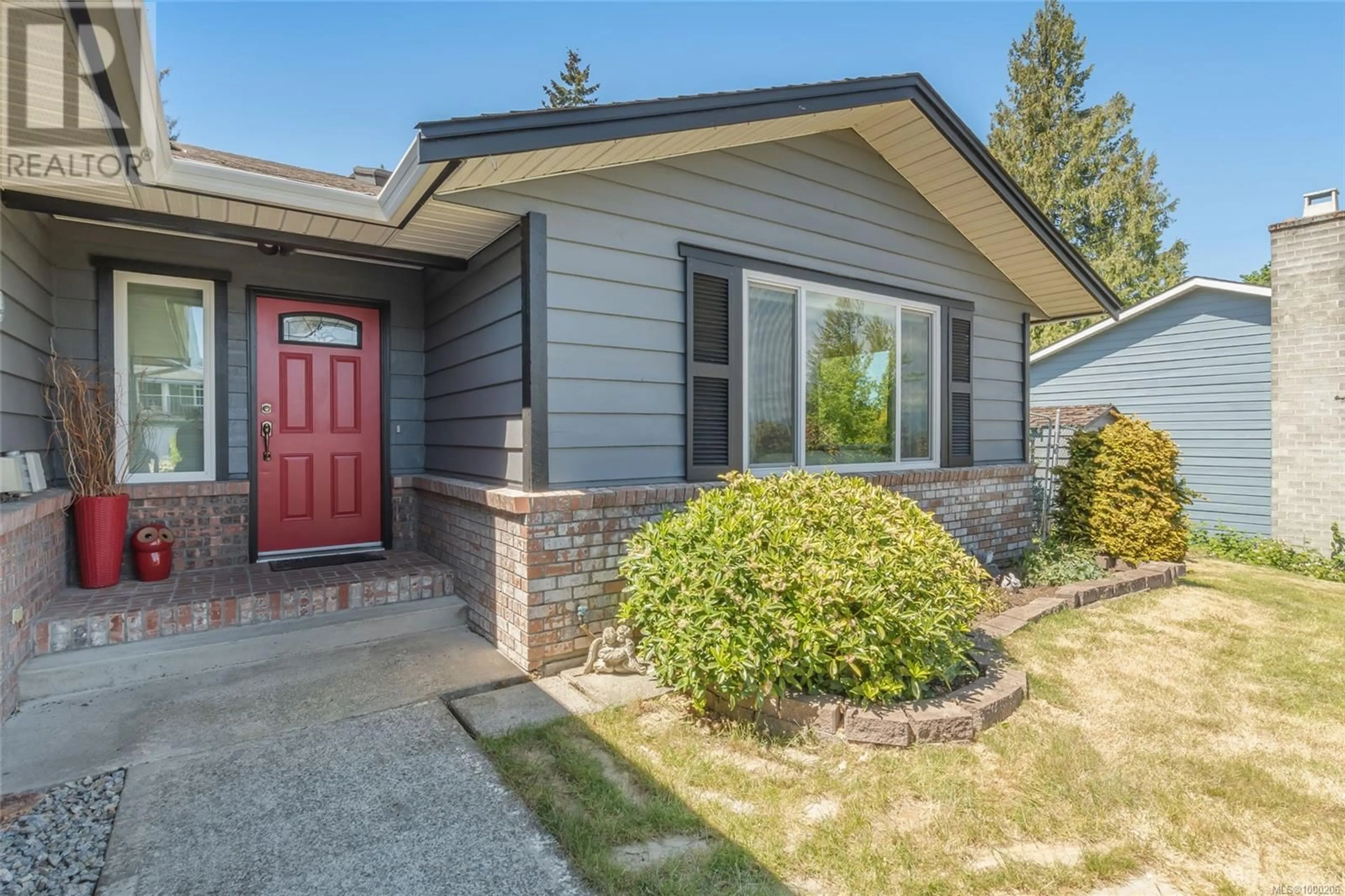 Home with vinyl exterior material, street for 5951 SCHOONER WAY, Nanaimo British Columbia V9V1E8