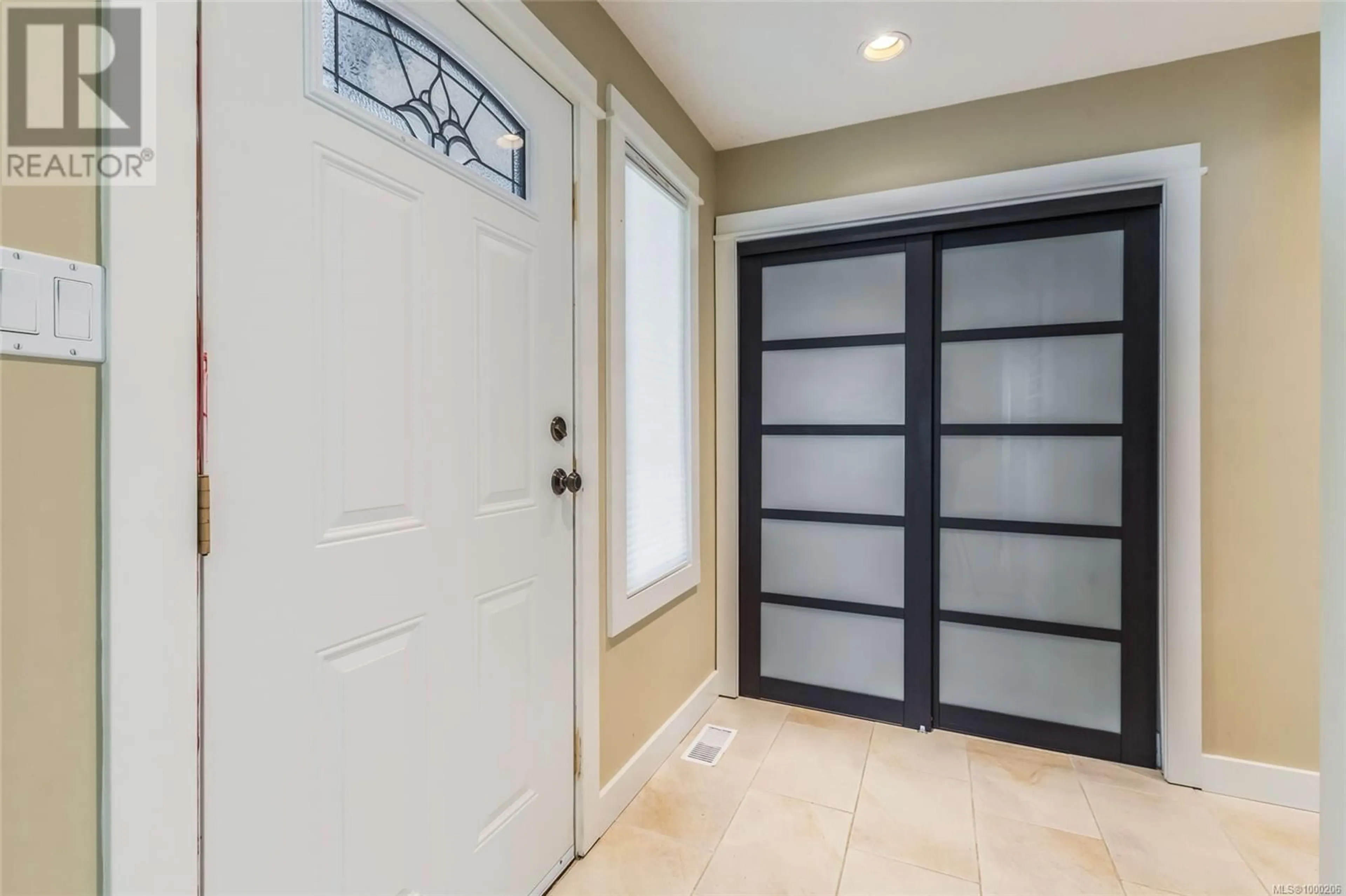 Indoor entryway for 5951 SCHOONER WAY, Nanaimo British Columbia V9V1E8