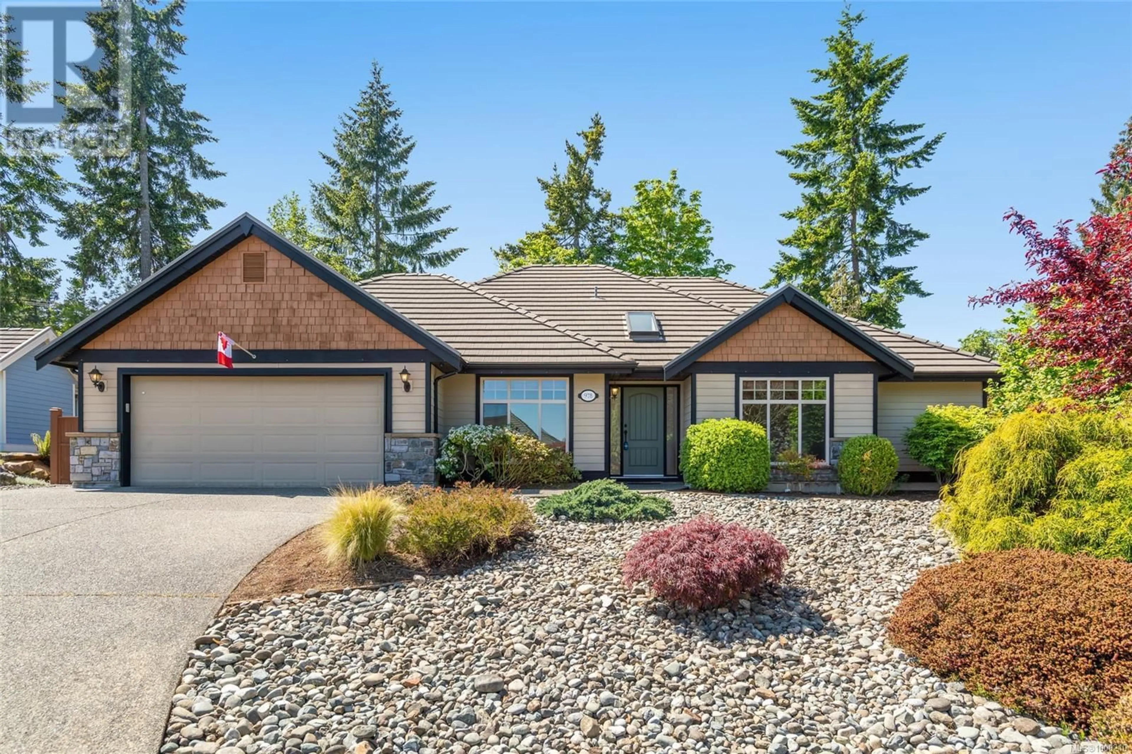 Home with vinyl exterior material, unknown for 978 CANTEBURY PLACE, Qualicum Beach British Columbia V9K0A1