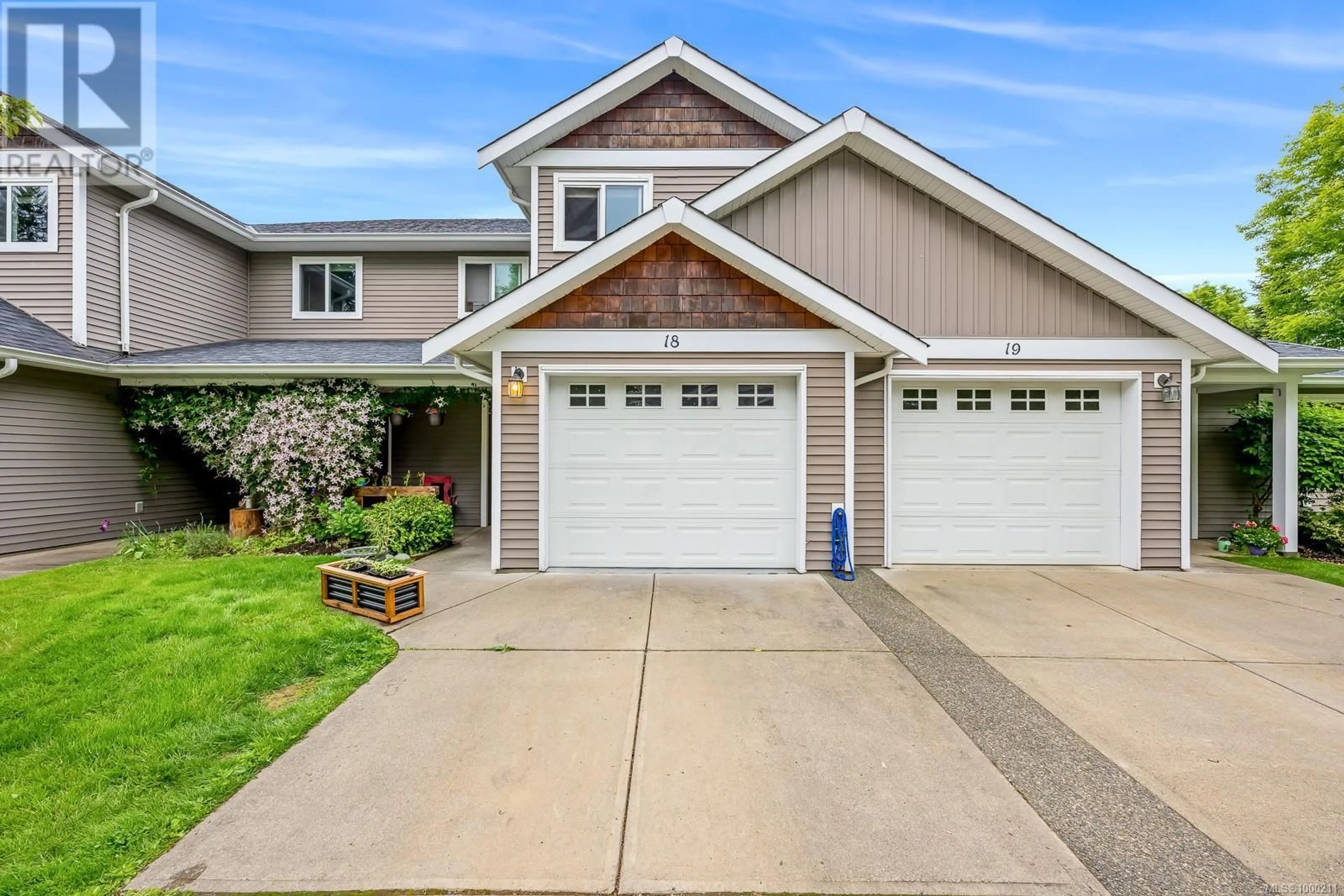 Home with vinyl exterior material, street for 18 - 3400 CONISTON CRESCENT, Cumberland British Columbia V0R1S0