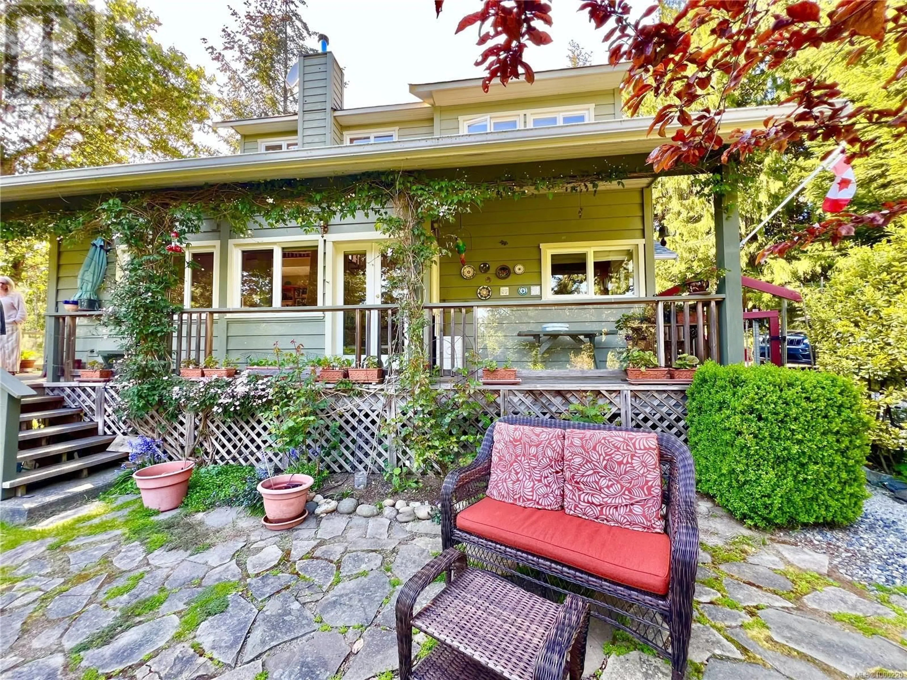 Patio, street for 106 FRAZIER ROAD, Salt Spring British Columbia V8K2B5