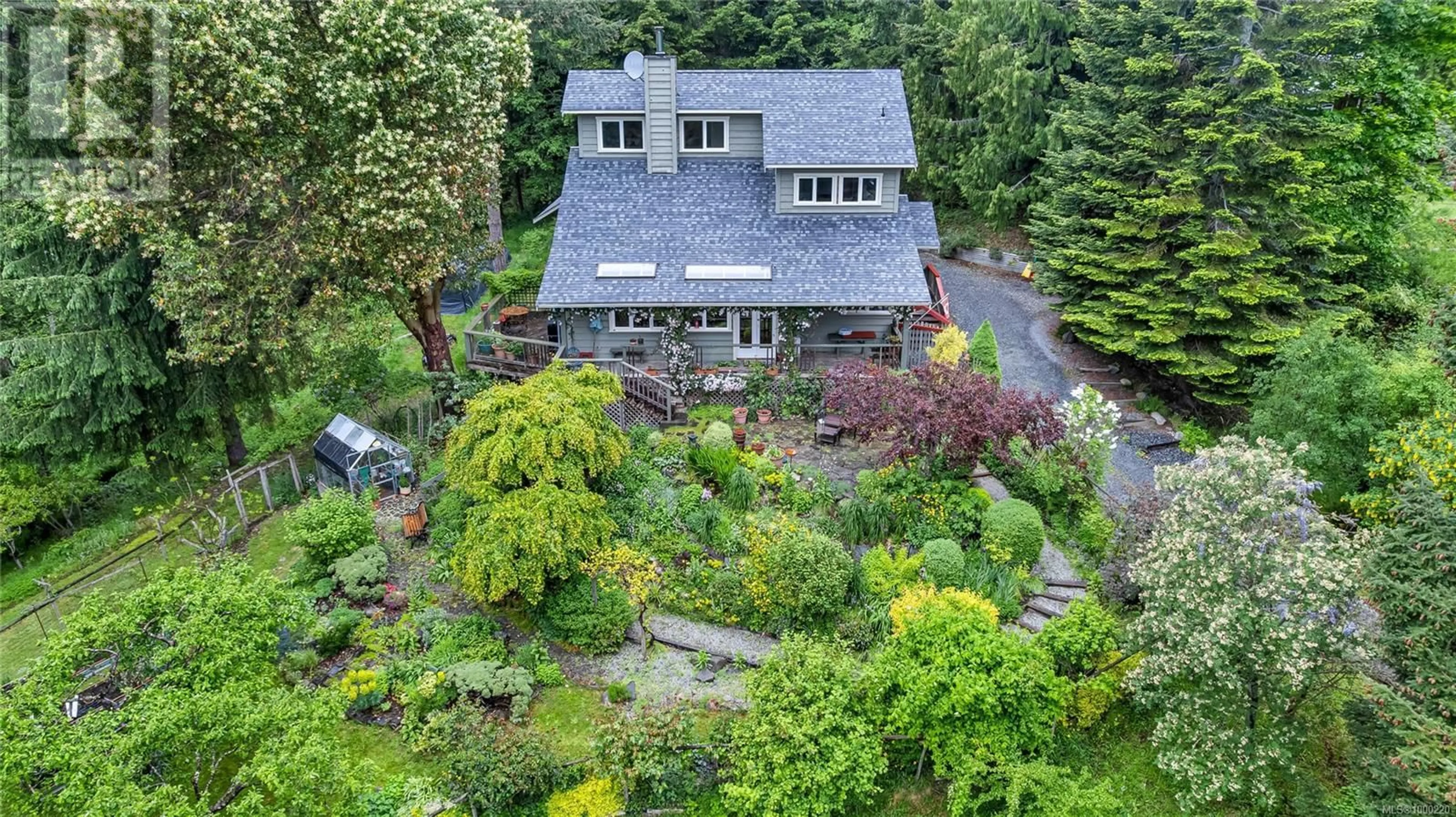 A pic from outside/outdoor area/front of a property/back of a property/a pic from drone, street for 106 FRAZIER ROAD, Salt Spring British Columbia V8K2B5