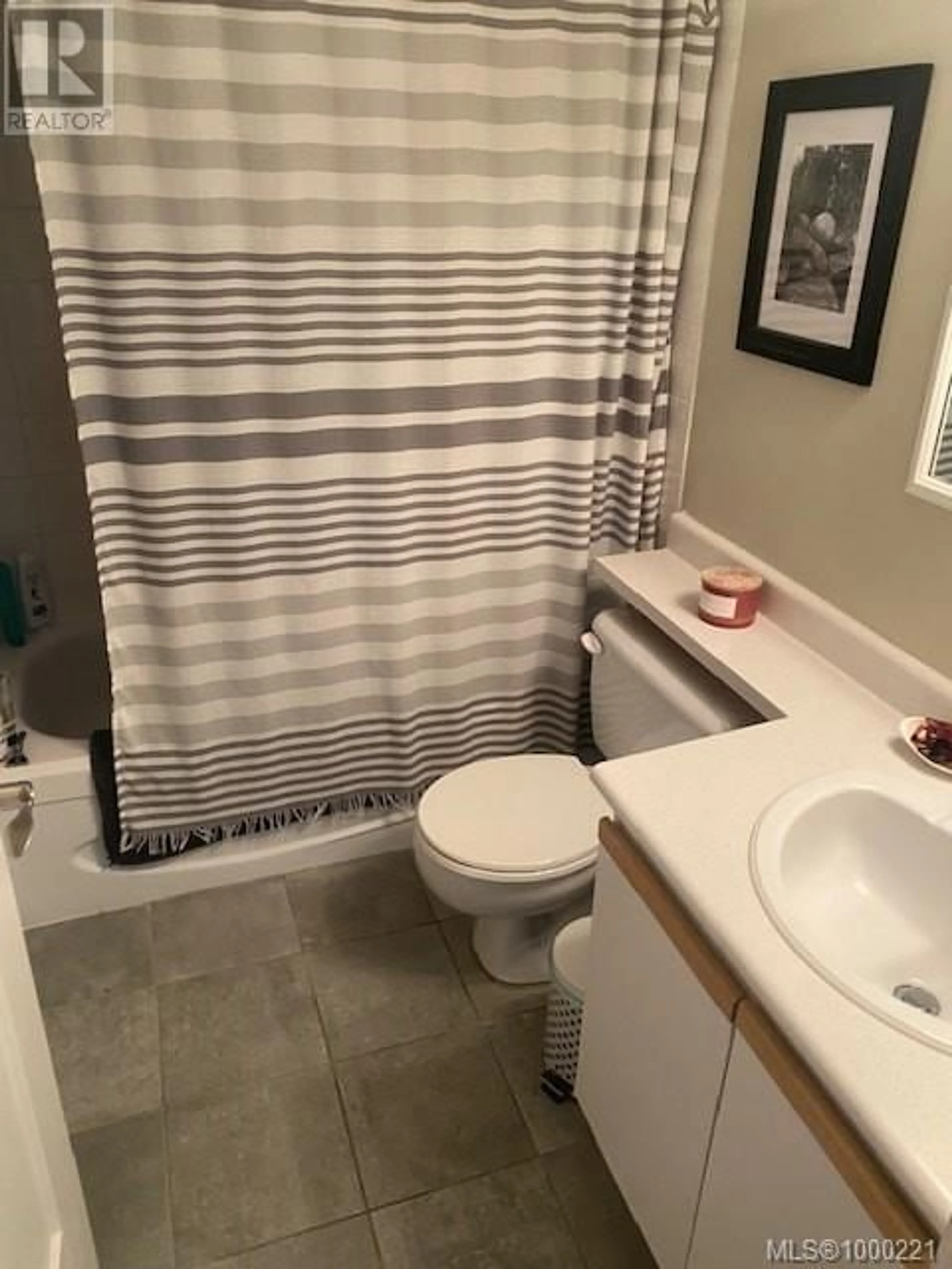 Standard bathroom, unknown for 201 - 481 KENNEDY STREET, Nanaimo British Columbia V9R5B3