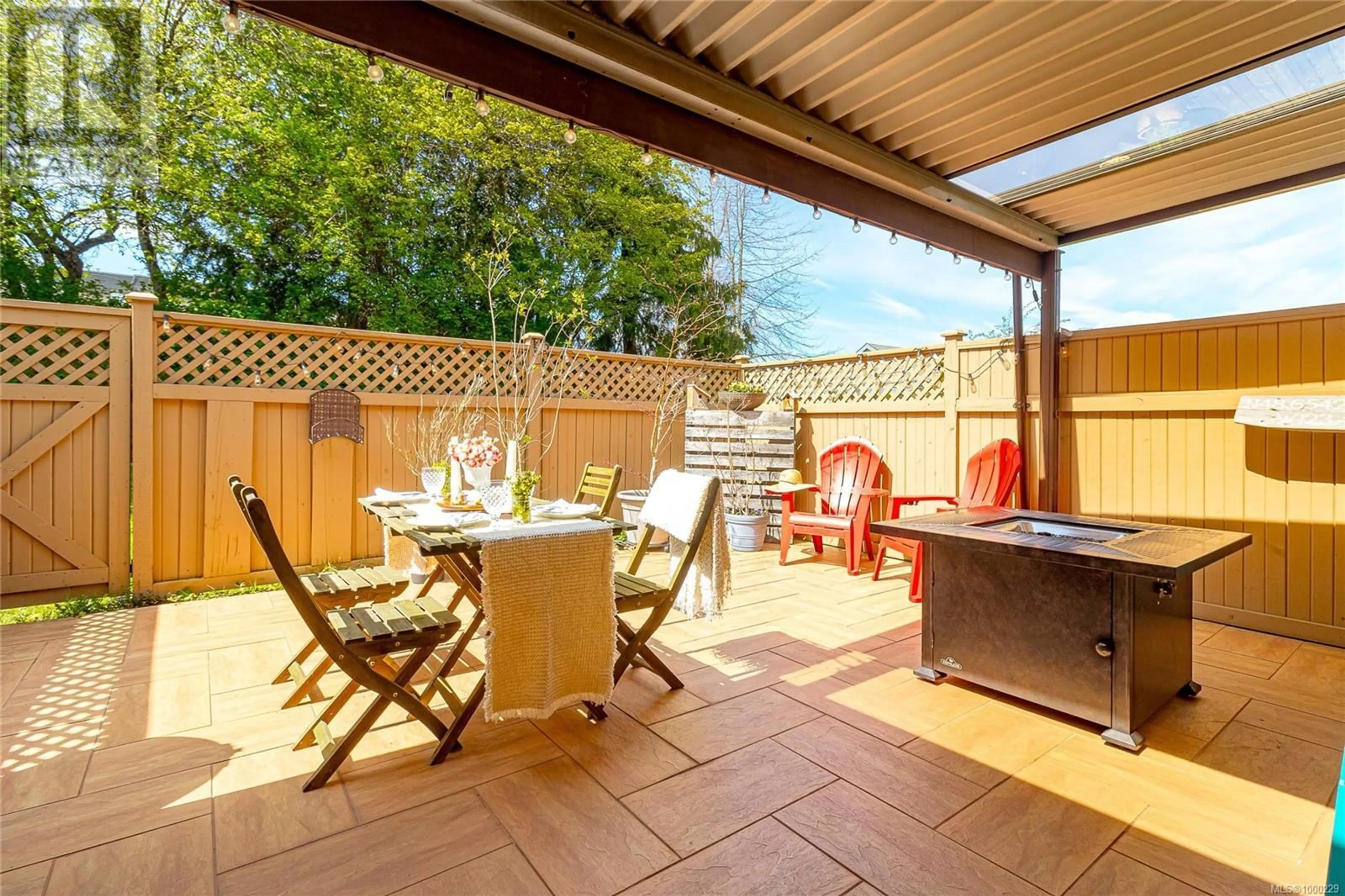 Patio, street for 22 - 10046 FIFTH STREET, Sidney British Columbia V8L2X9
