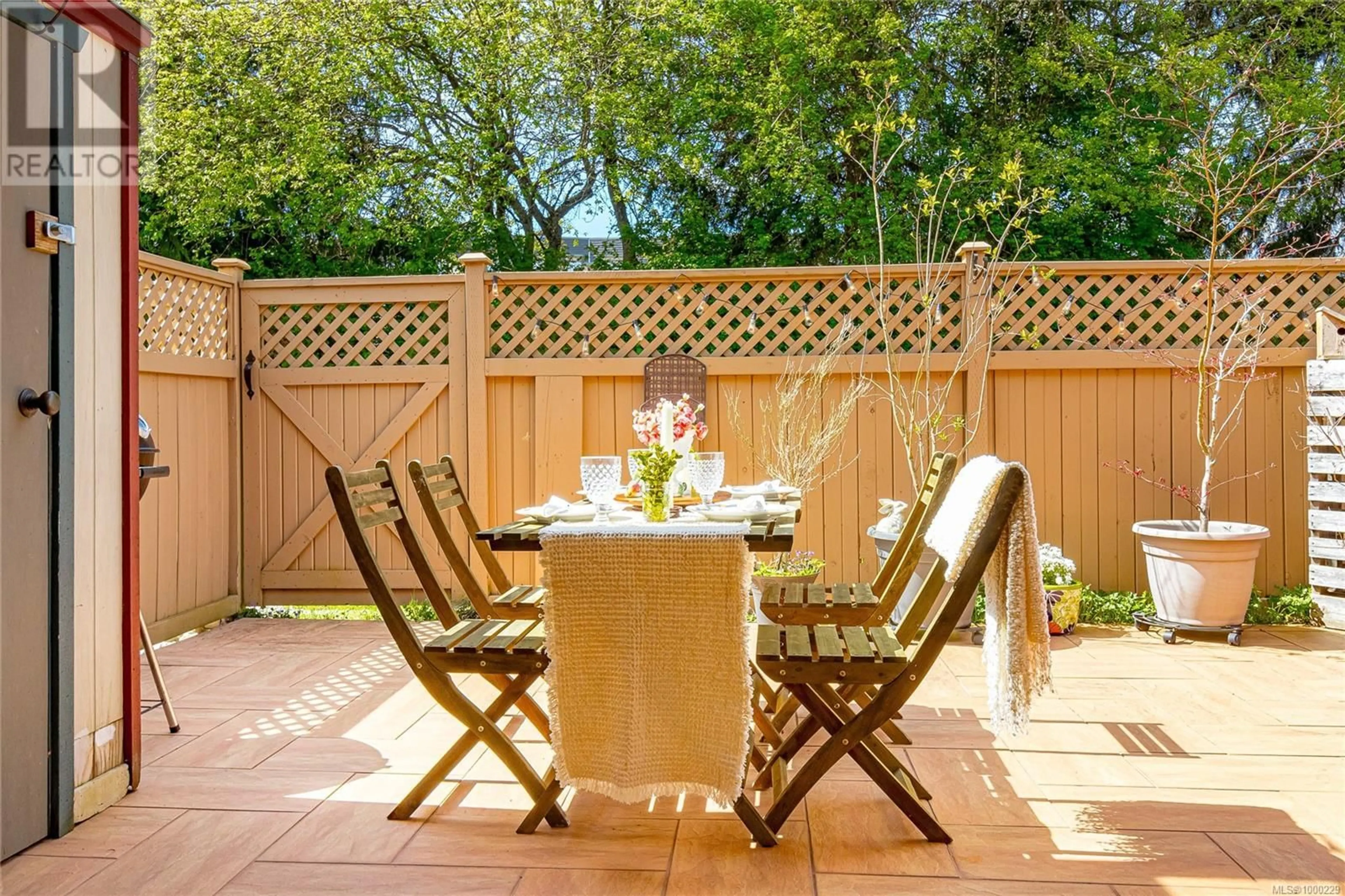 Patio, street for 22 - 10046 FIFTH STREET, Sidney British Columbia V8L2X9