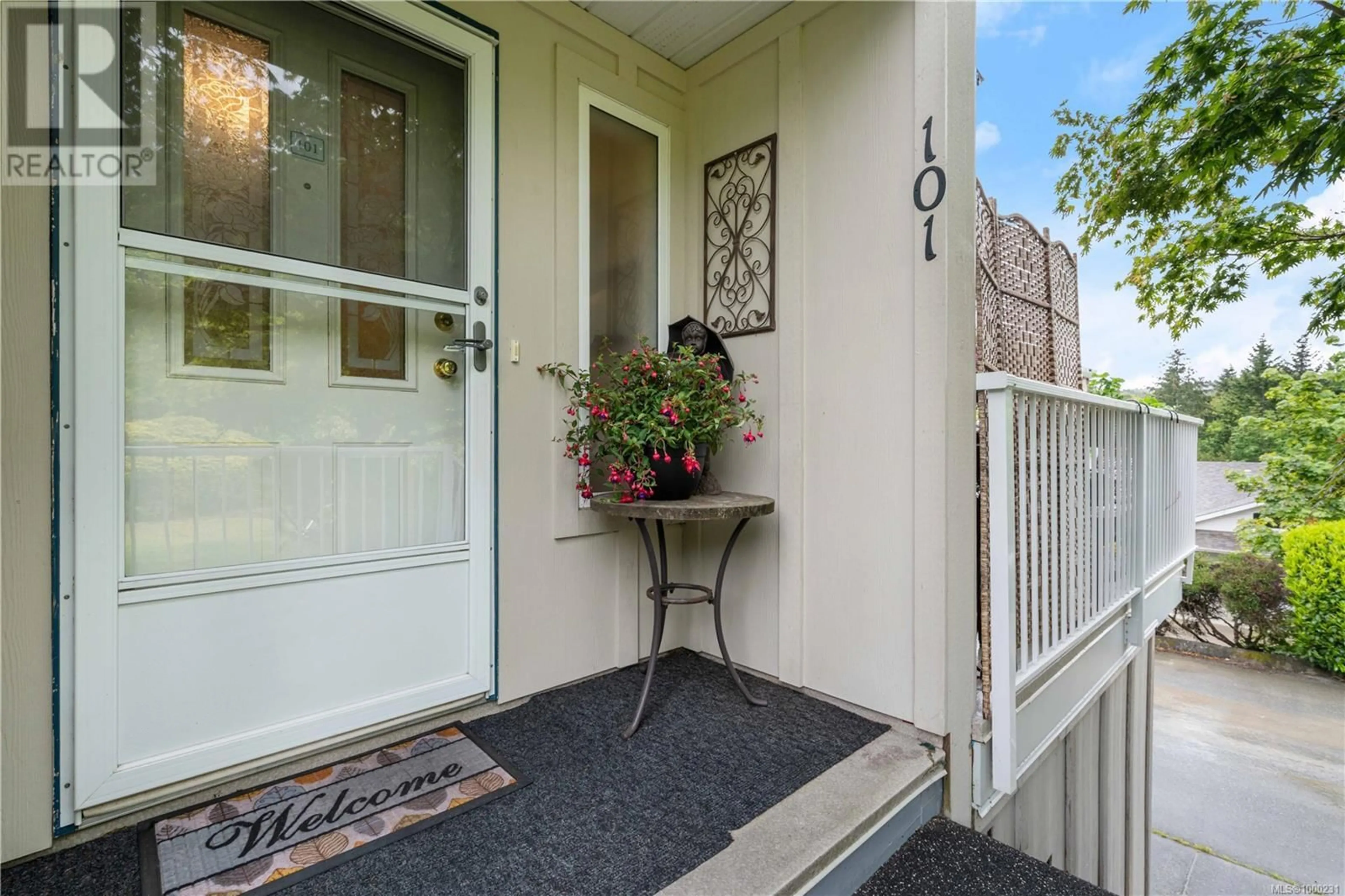 Indoor entryway for 101 - 1150 WALKEM ROAD, Ladysmith British Columbia V9G1S1