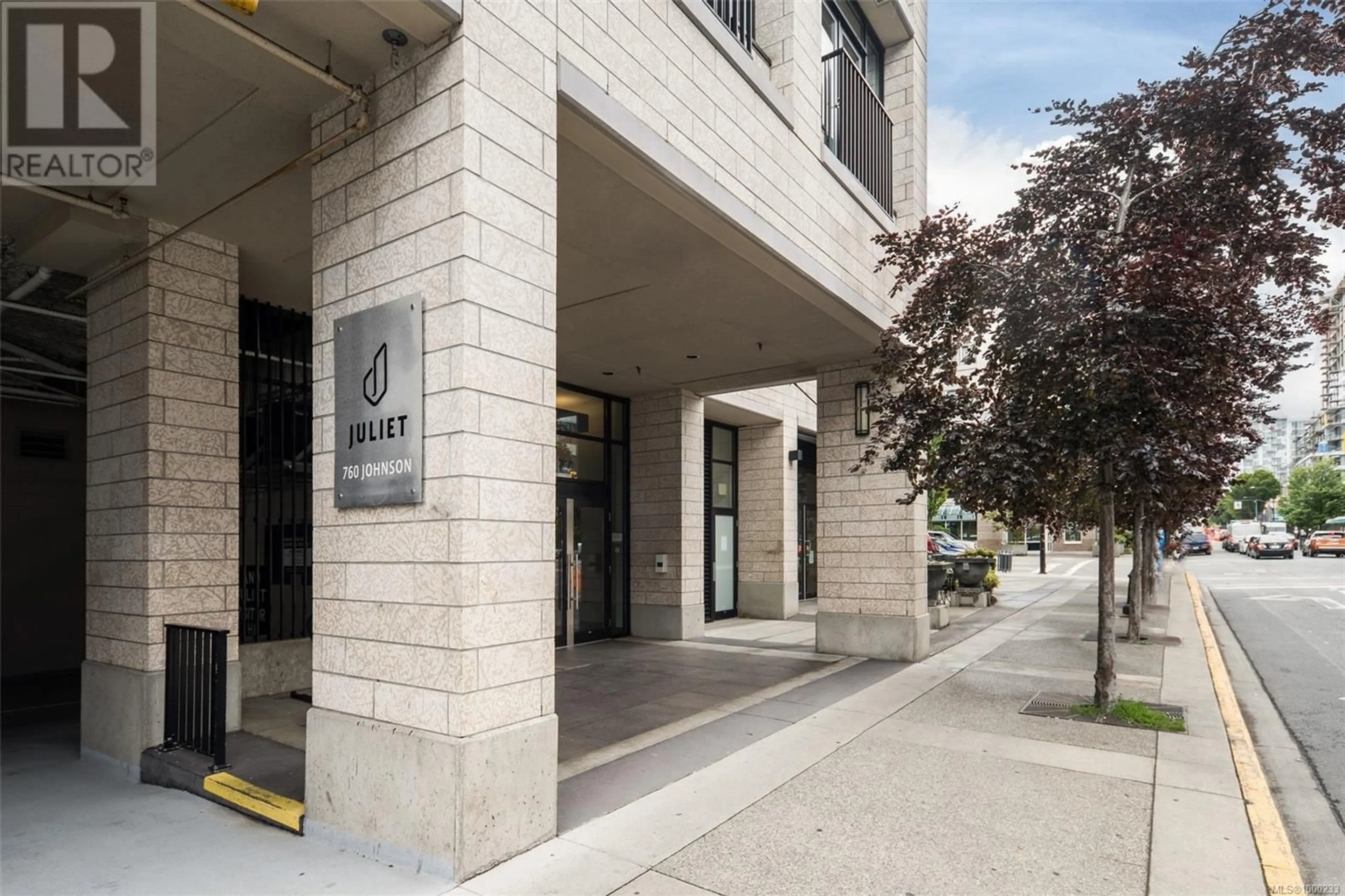 Indoor foyer for 303 - 760 JOHNSON STREET, Victoria British Columbia V8W0A4