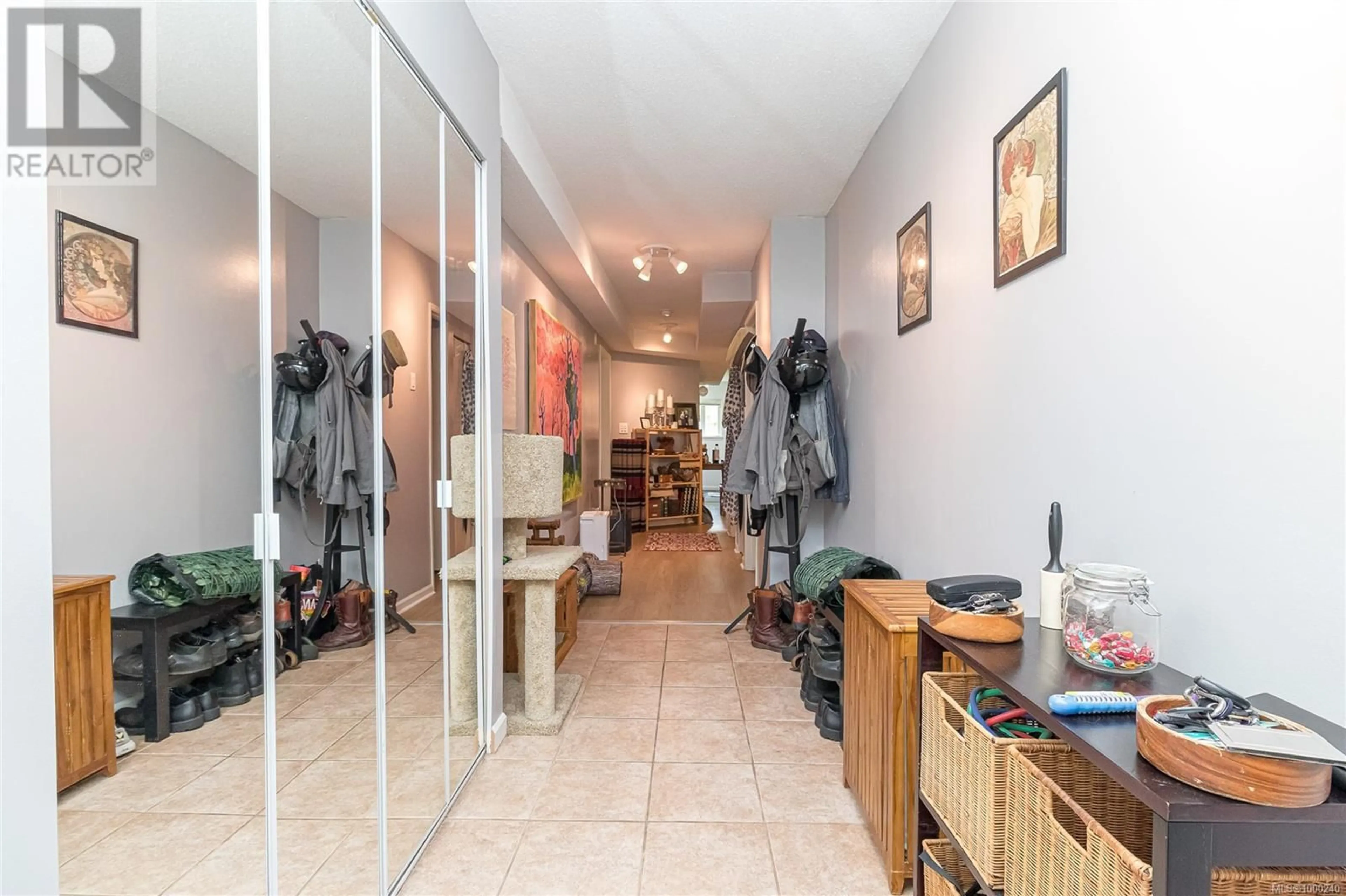 Indoor foyer for 114 - 2520 WARK STREET, Victoria British Columbia V8T5G6