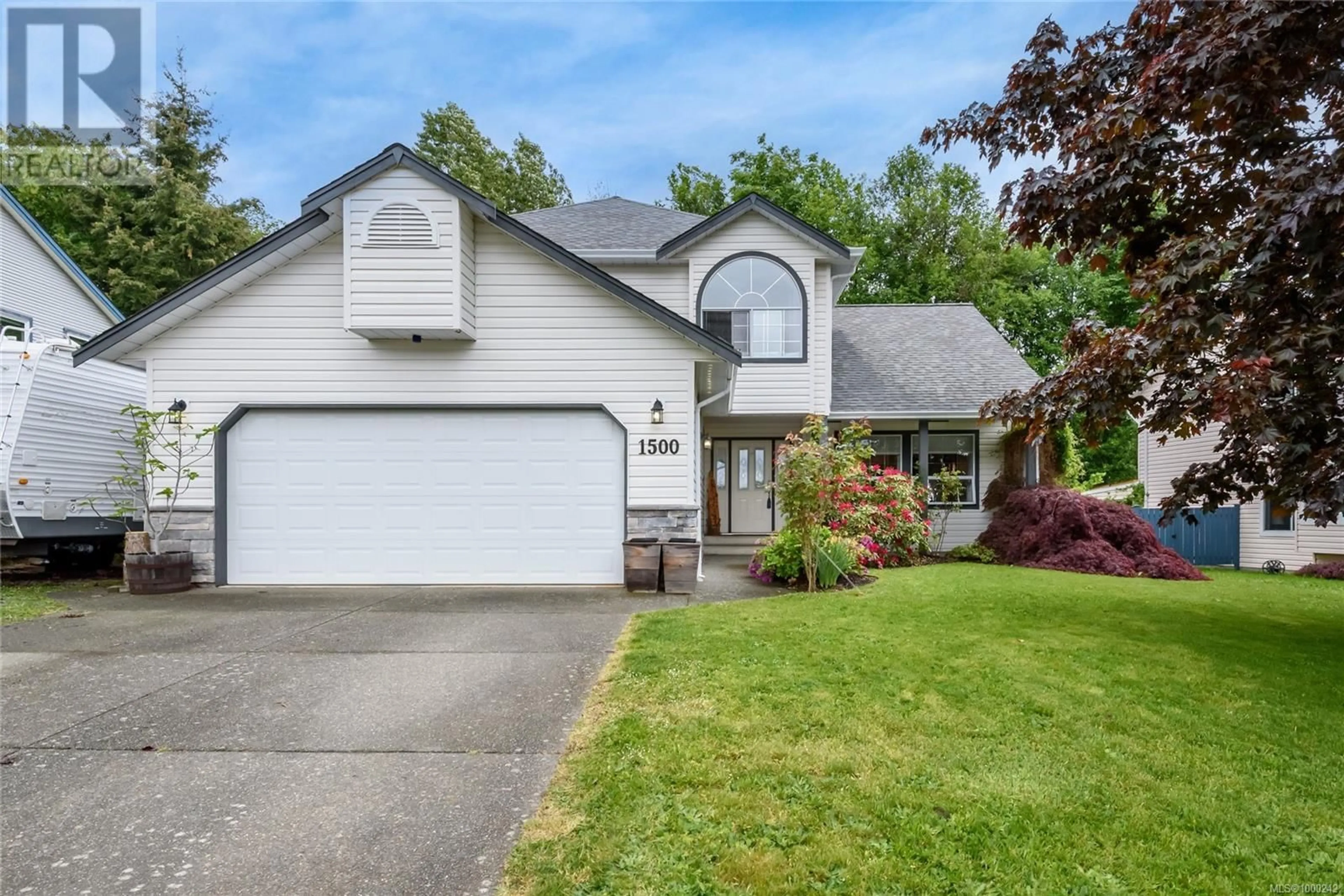 Home with vinyl exterior material, street for 1500 GRIFFIN DRIVE, Courtenay British Columbia V9N8M6