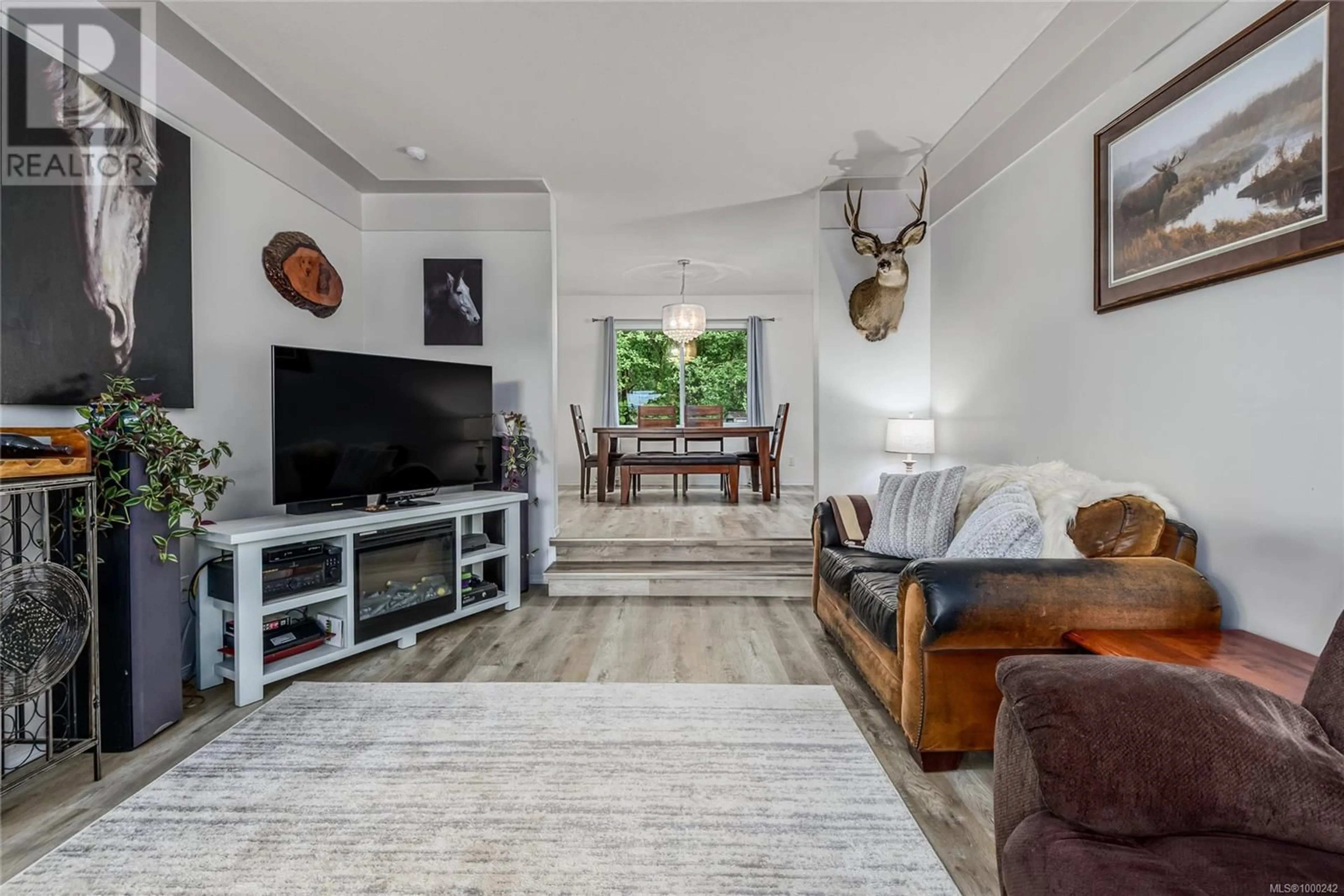 Living room with furniture, unknown for 1500 GRIFFIN DRIVE, Courtenay British Columbia V9N8M6