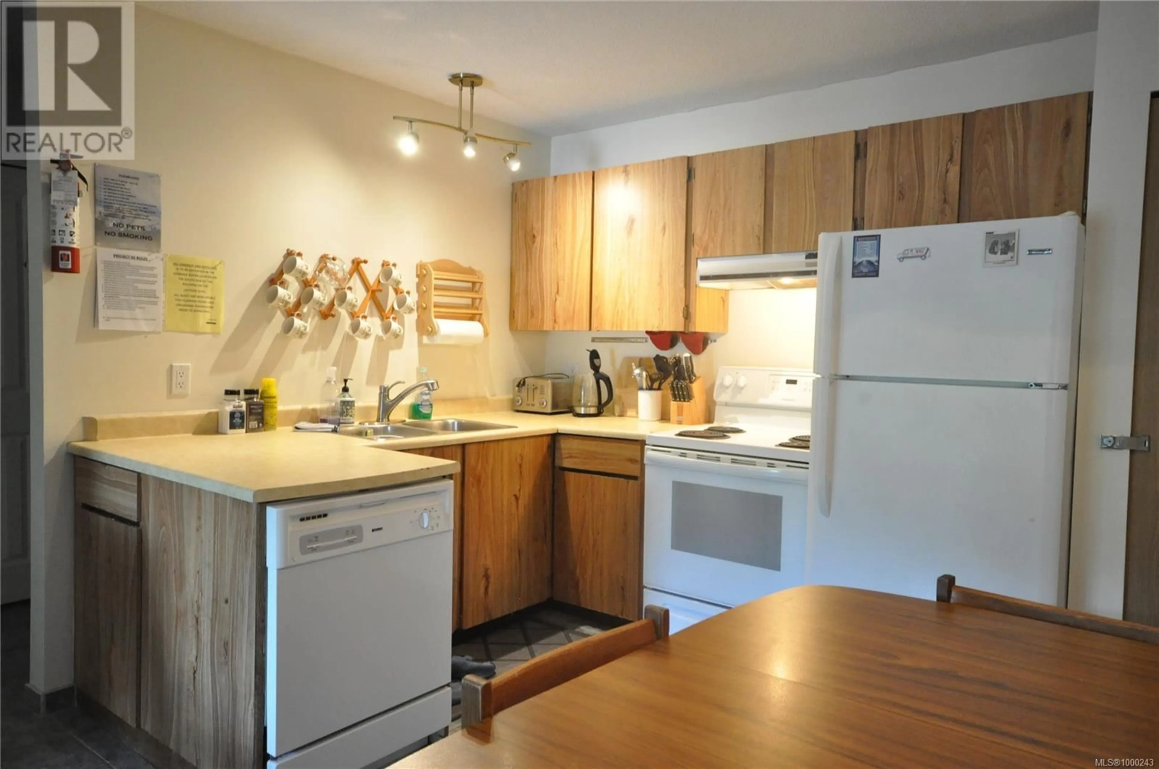 Standard kitchen, wood/laminate floor for 307 - 695 CASTLE CRAG CRESCENT, Courtenay British Columbia V9J1L0