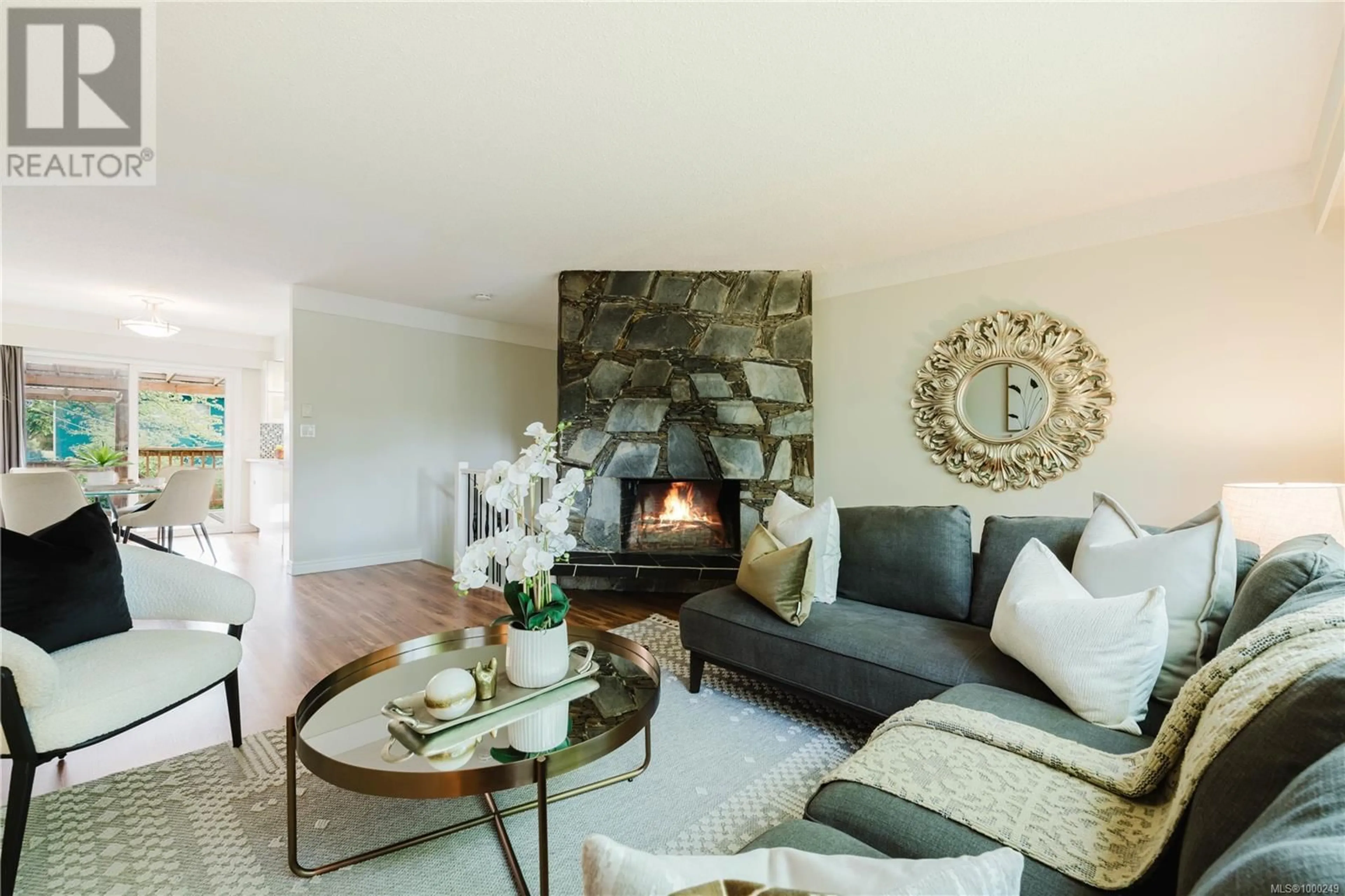 Living room with furniture, unknown for 2657 CEDAR HILL ROAD, Victoria British Columbia V8T3H1