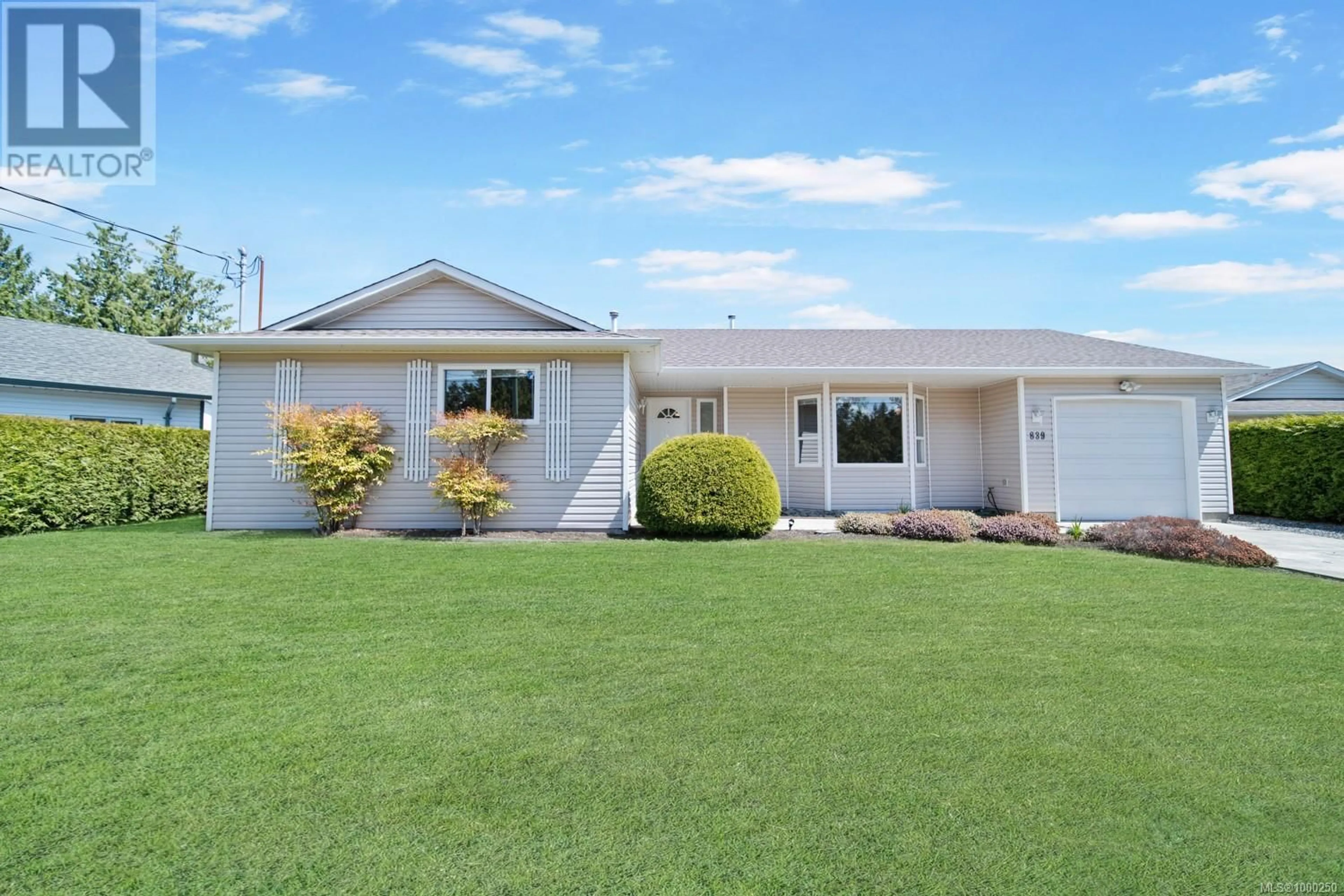 Home with vinyl exterior material, street for 839 SANDERSON ROAD, Parksville British Columbia V9P2M1