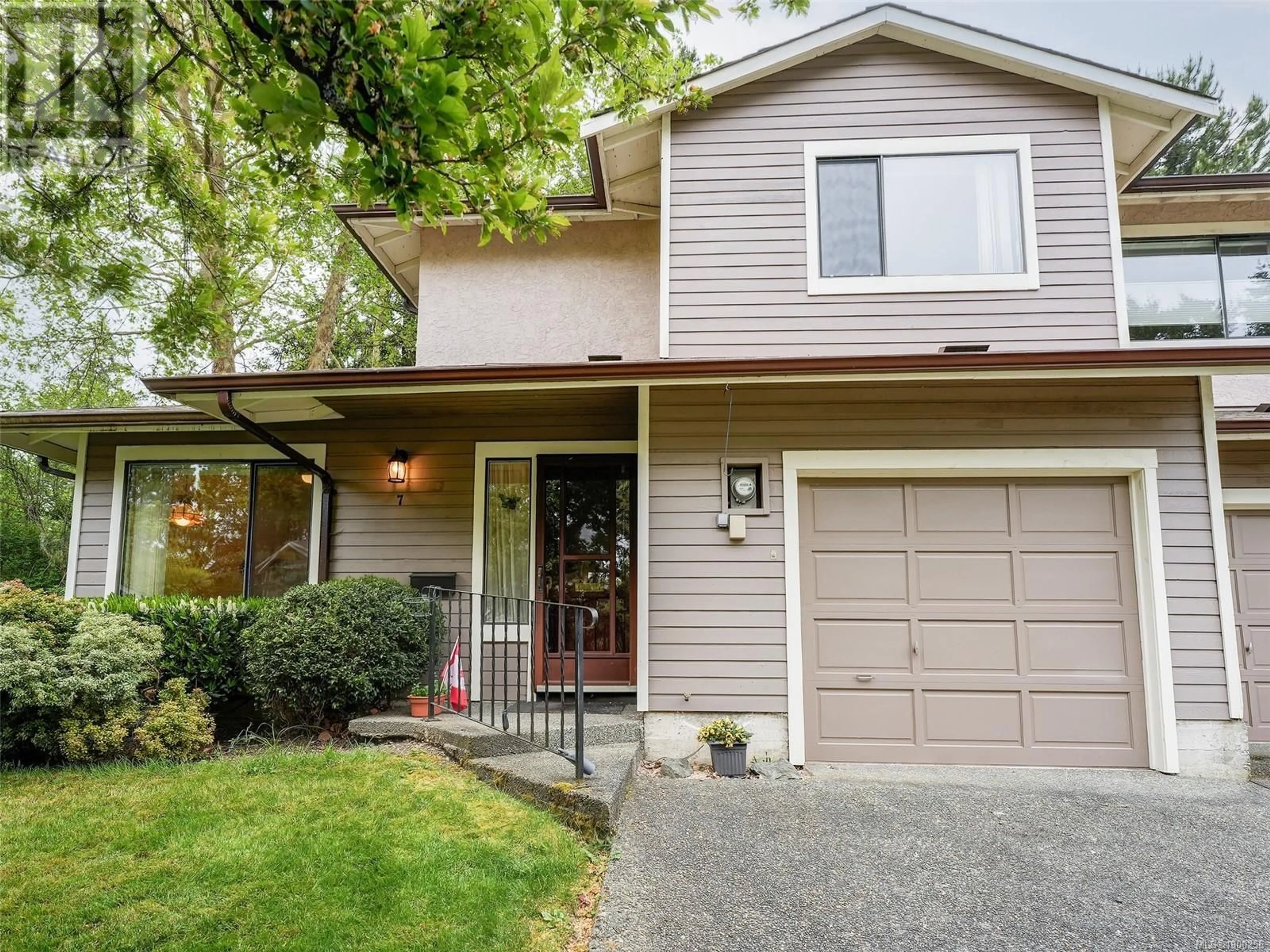 Home with vinyl exterior material, street for 7 - 1309 MCKENZIE AVENUE, Saanich British Columbia V8P2M1