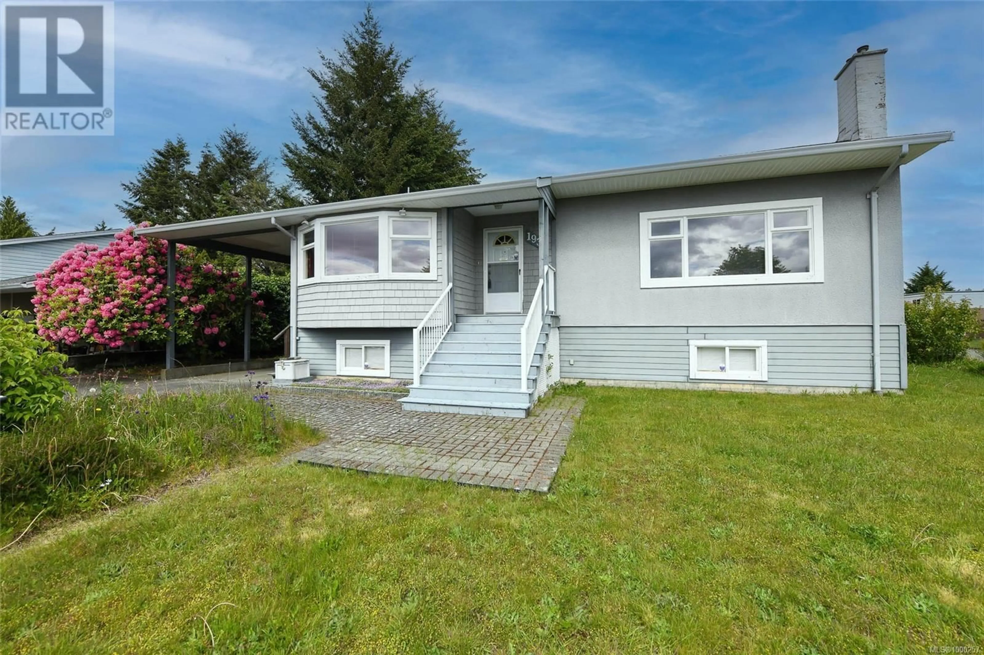 Home with vinyl exterior material, street for 1932 DOGWOOD DRIVE, Courtenay British Columbia V9N3B3