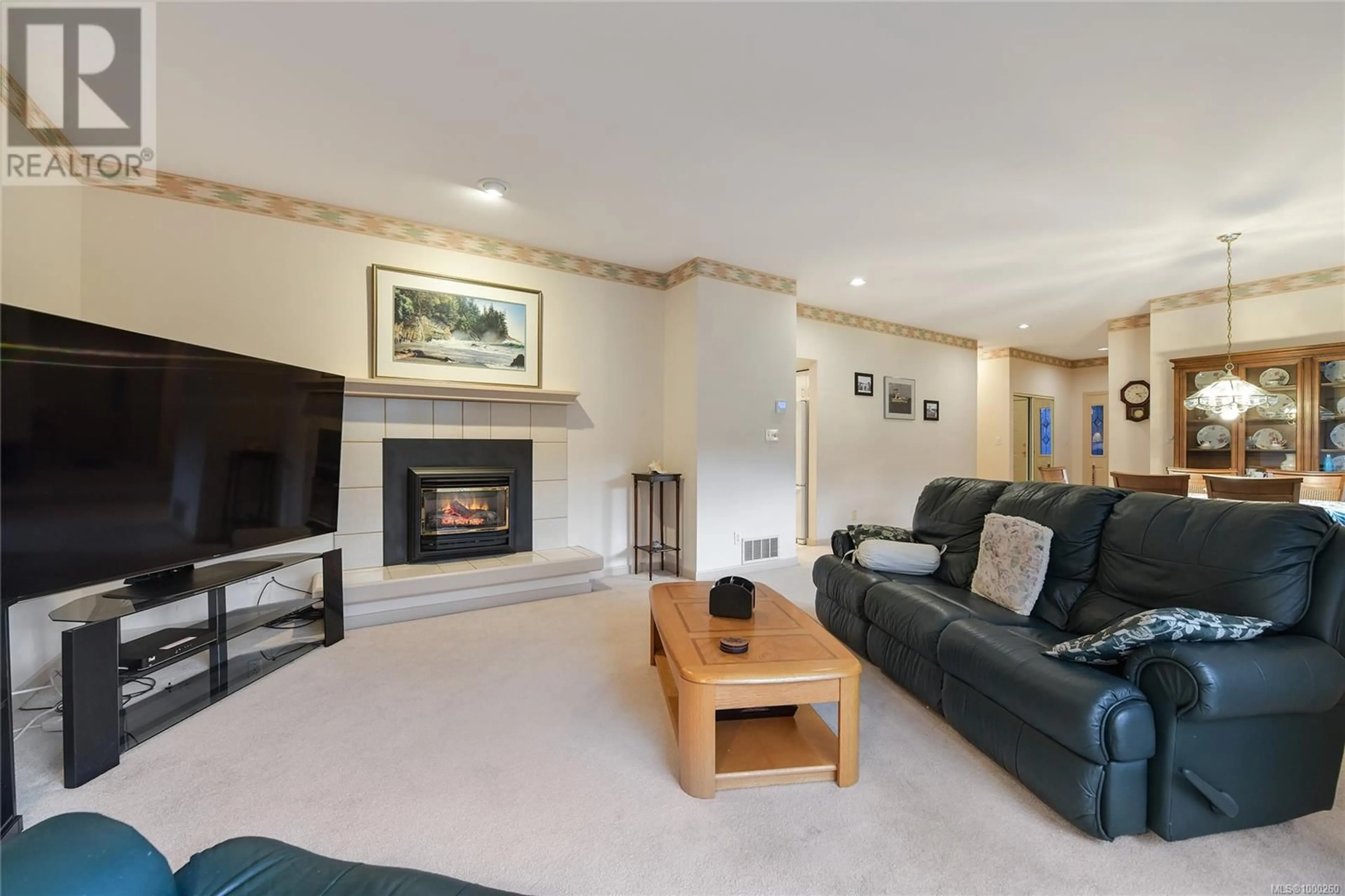 Living room with furniture, unknown for 31 - 4701 LOCHSIDE DRIVE, Saanich British Columbia V8Y3E2
