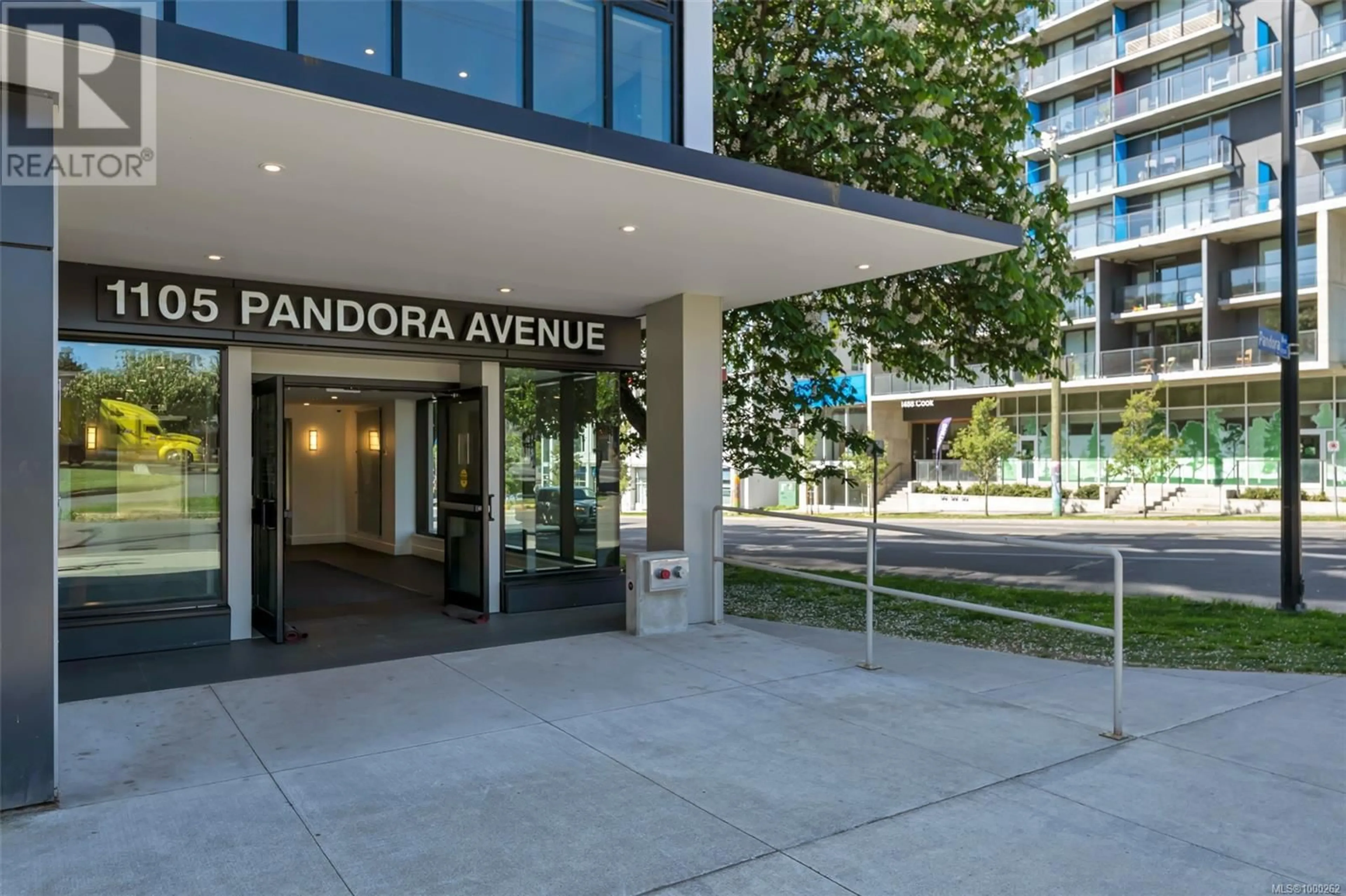 Indoor foyer for N201 - 1105 PANDORA AVENUE, Victoria British Columbia V8V3P9