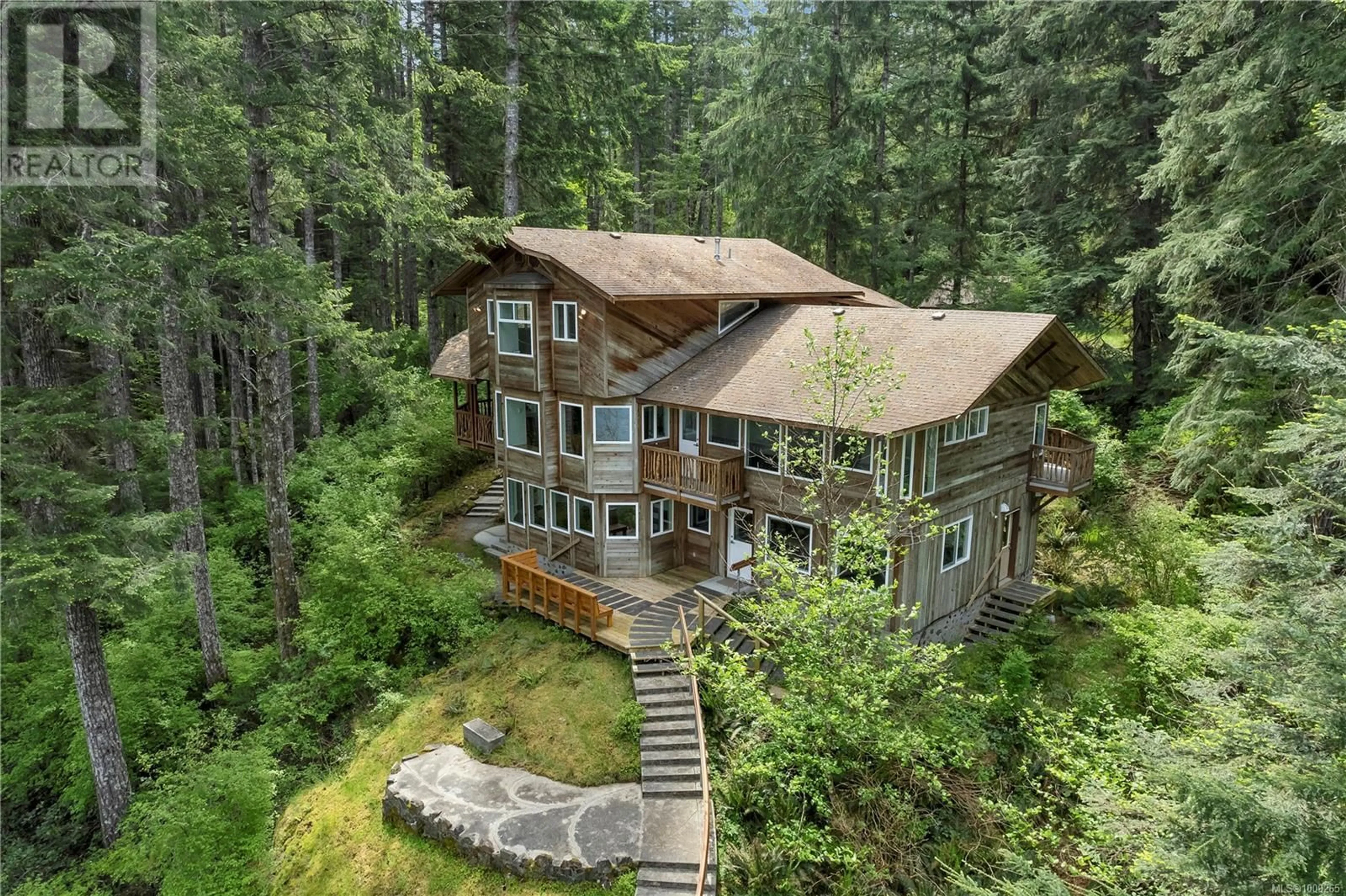 A pic from outside/outdoor area/front of a property/back of a property/a pic from drone, unknown for 1747 HYACINTHE BAY ROAD, Quadra Island British Columbia V0P1H0