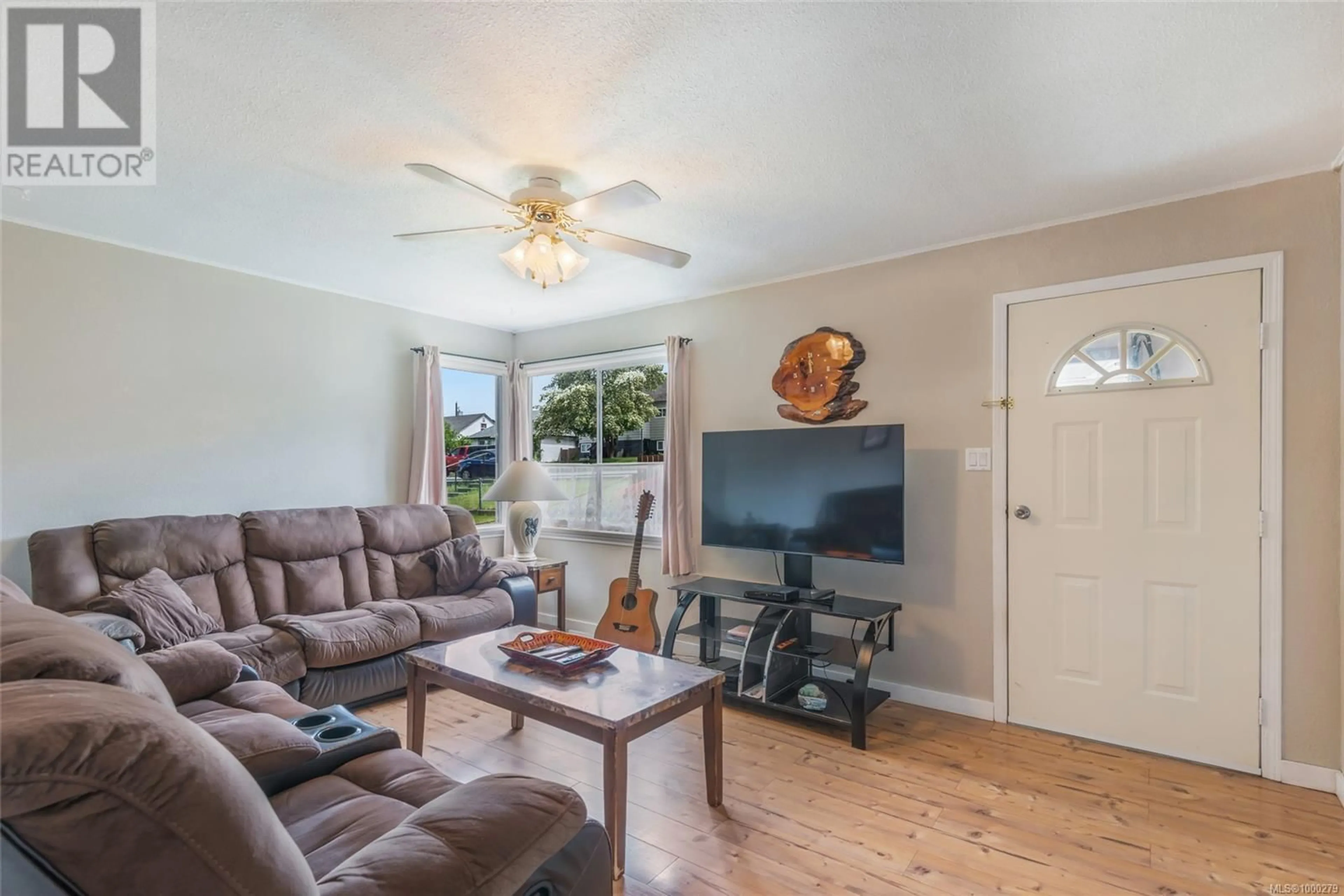 Living room with furniture, wood/laminate floor for 2416 9TH AVENUE, Port Alberni British Columbia V9Y2N3
