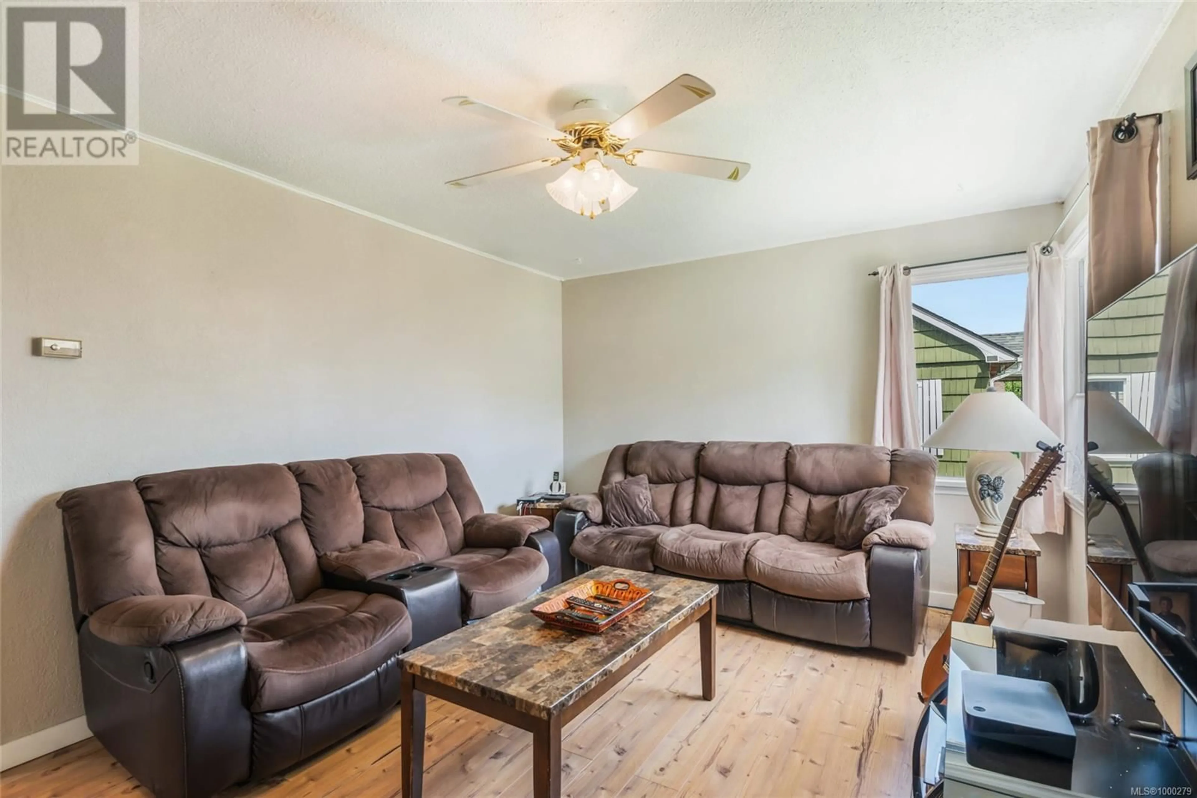 Living room with furniture, wood/laminate floor for 2416 9TH AVENUE, Port Alberni British Columbia V9Y2N3