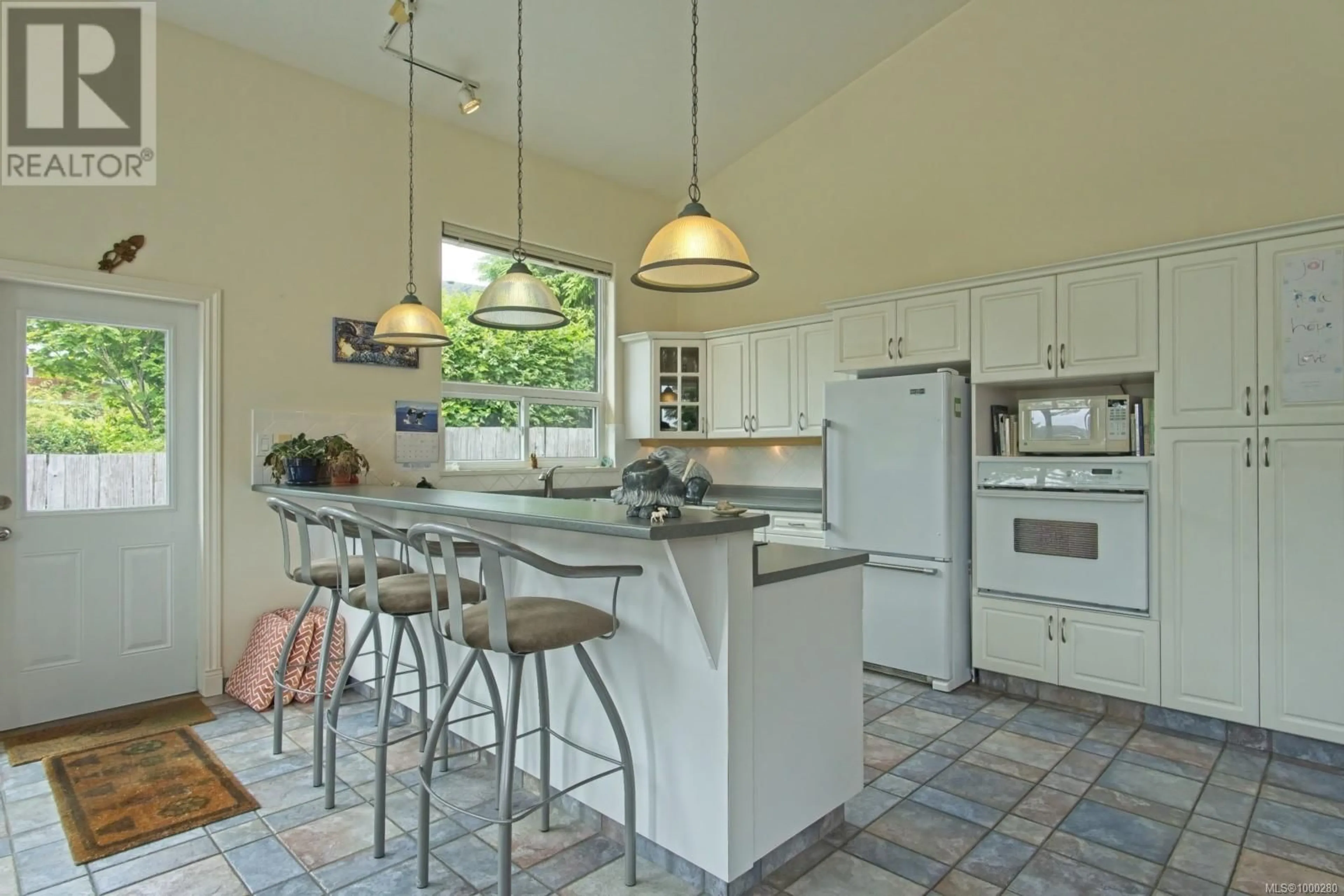 Open concept kitchen, ceramic/tile floor for 936 AMPHITRITE PLACE, Ucluelet British Columbia V0R3A0