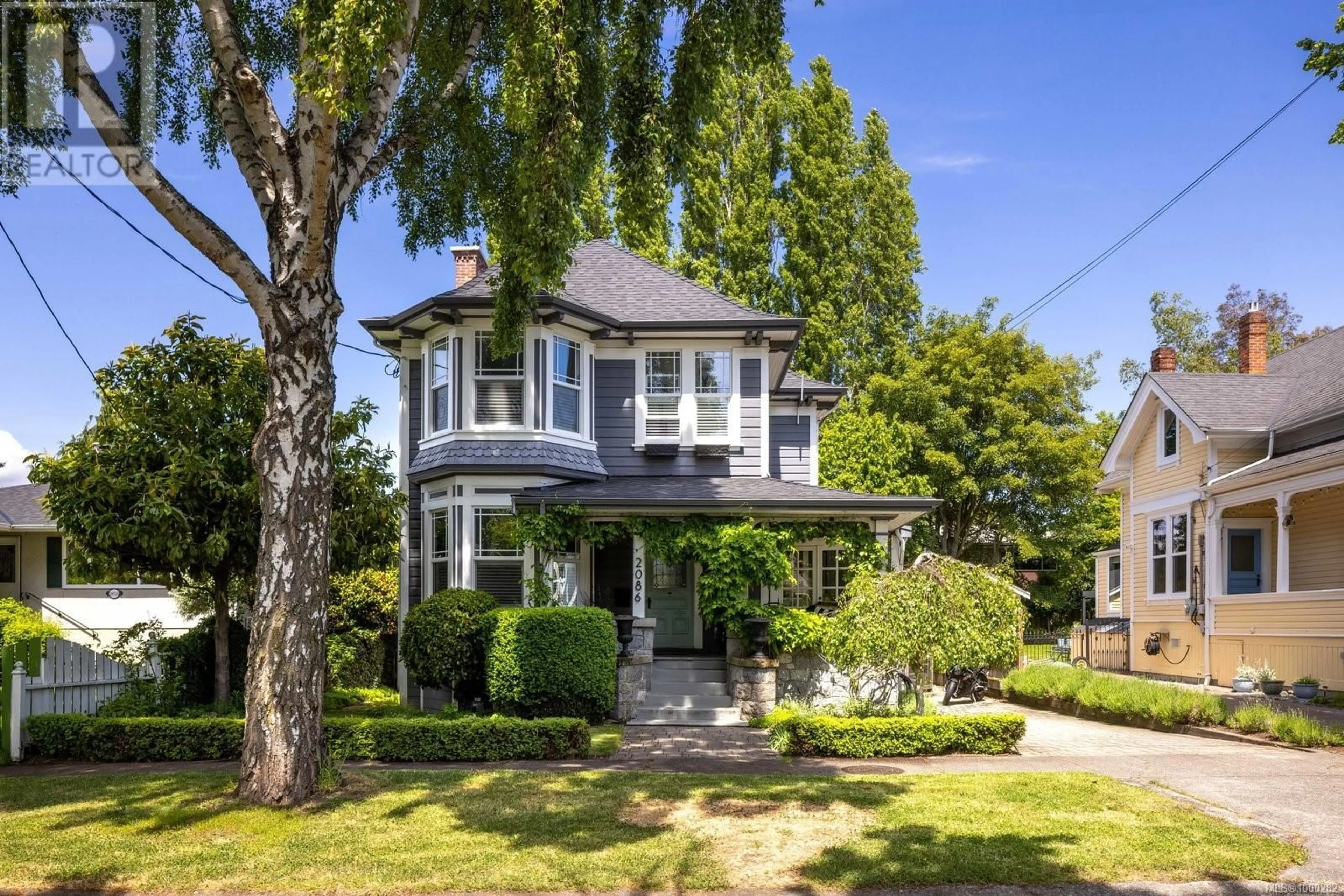 Home with brick exterior material, street for 2086 BYRON STREET, Oak Bay British Columbia V8R1L9