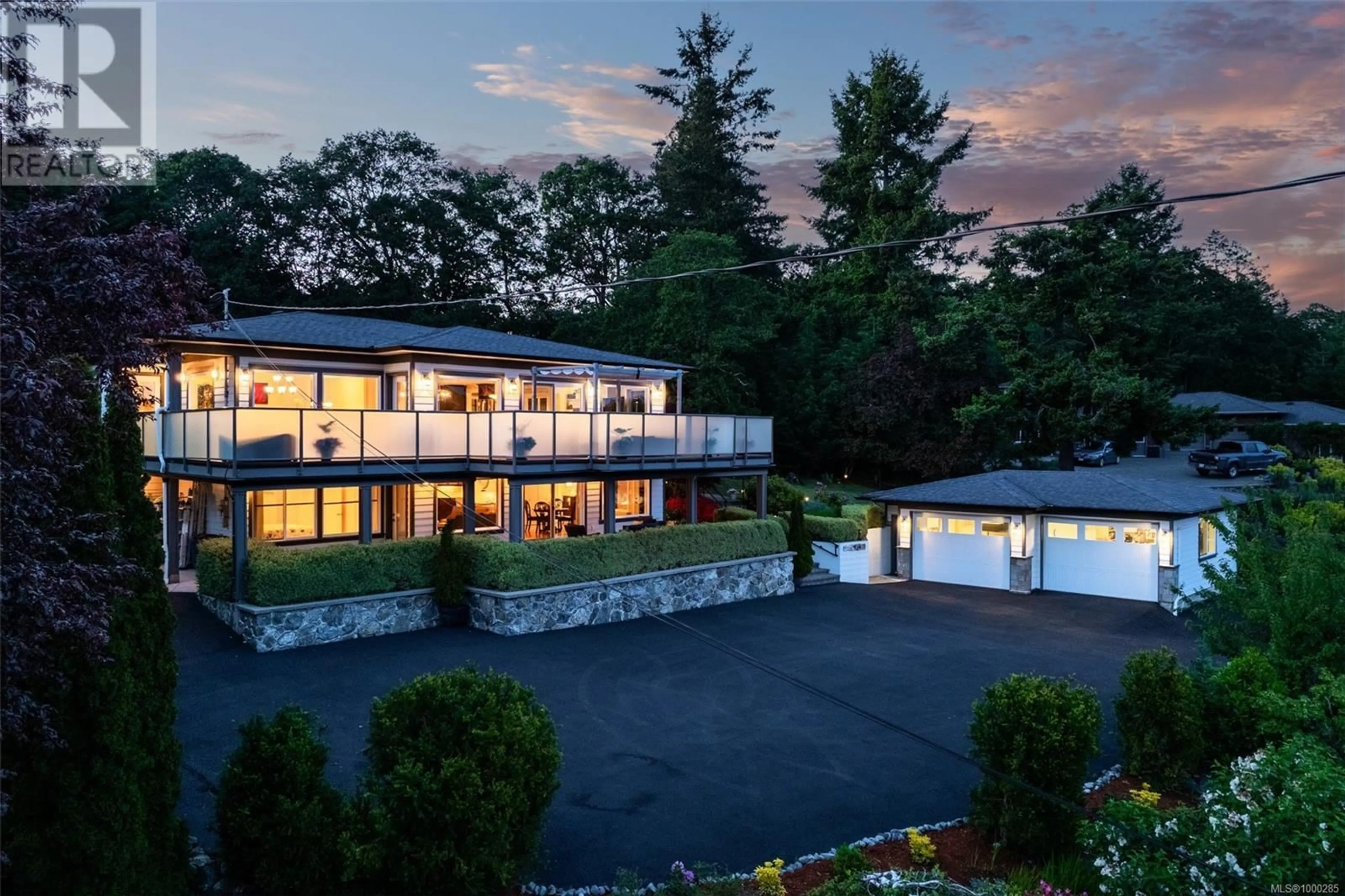 A pic from outside/outdoor area/front of a property/back of a property/a pic from drone, mountain view for 834 ROYAL OAK AVENUE, Saanich British Columbia V8X3T2