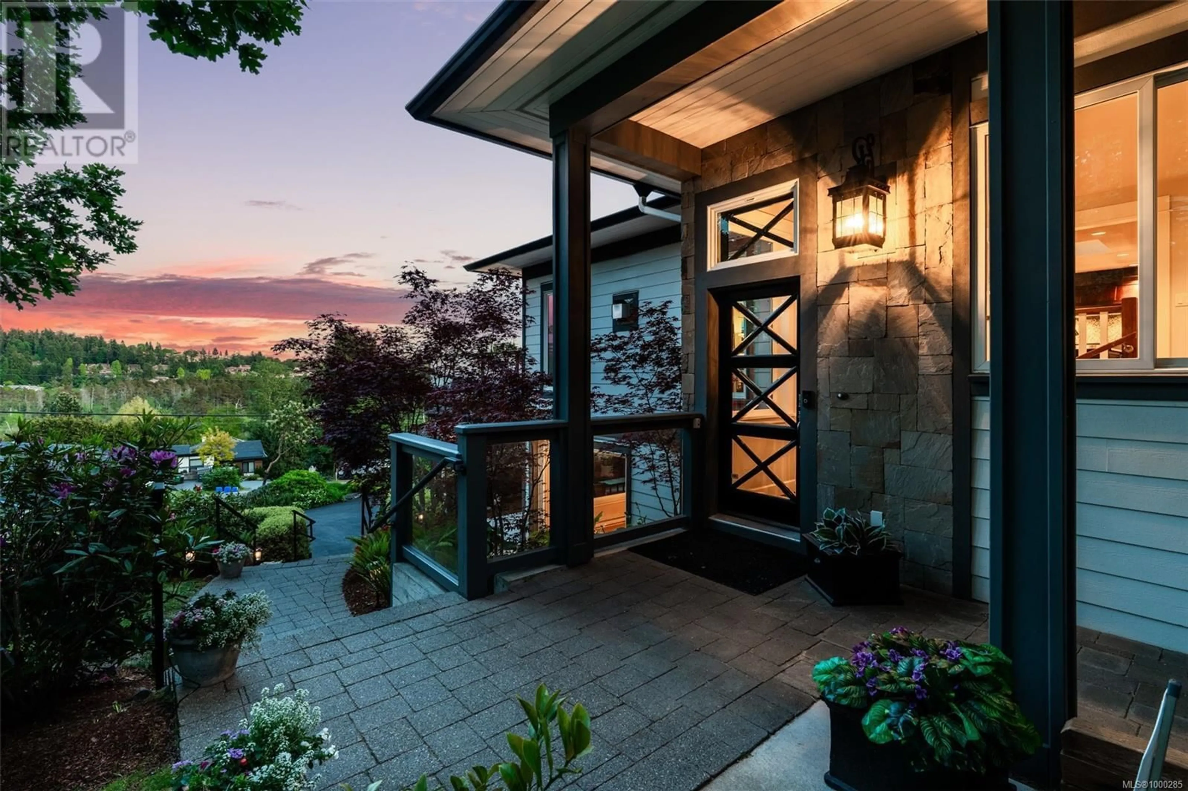 Unknown for 834 ROYAL OAK AVENUE, Saanich British Columbia V8X3T2